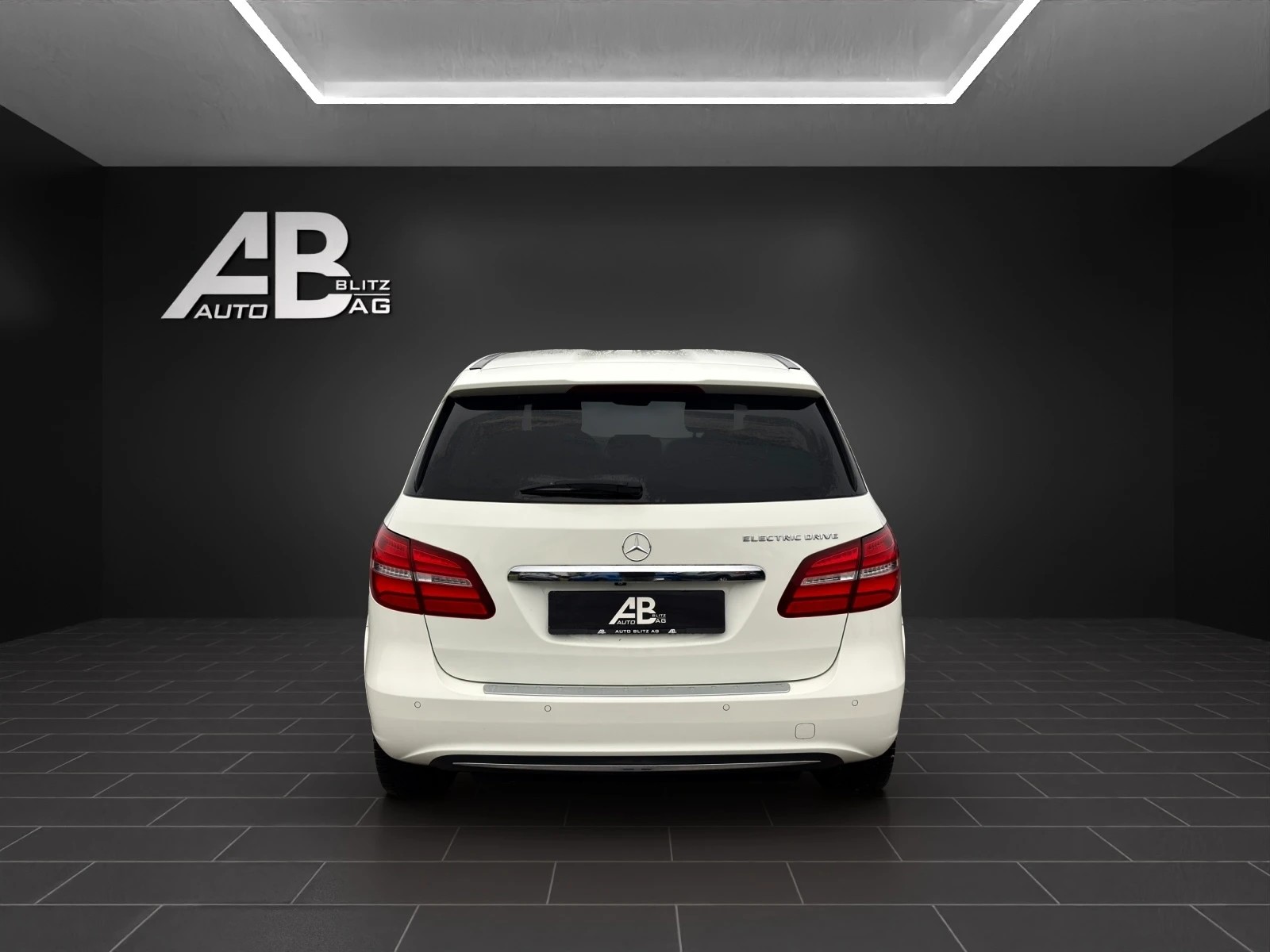 MERCEDES-BENZ B Electric Drive-showroom-element-3