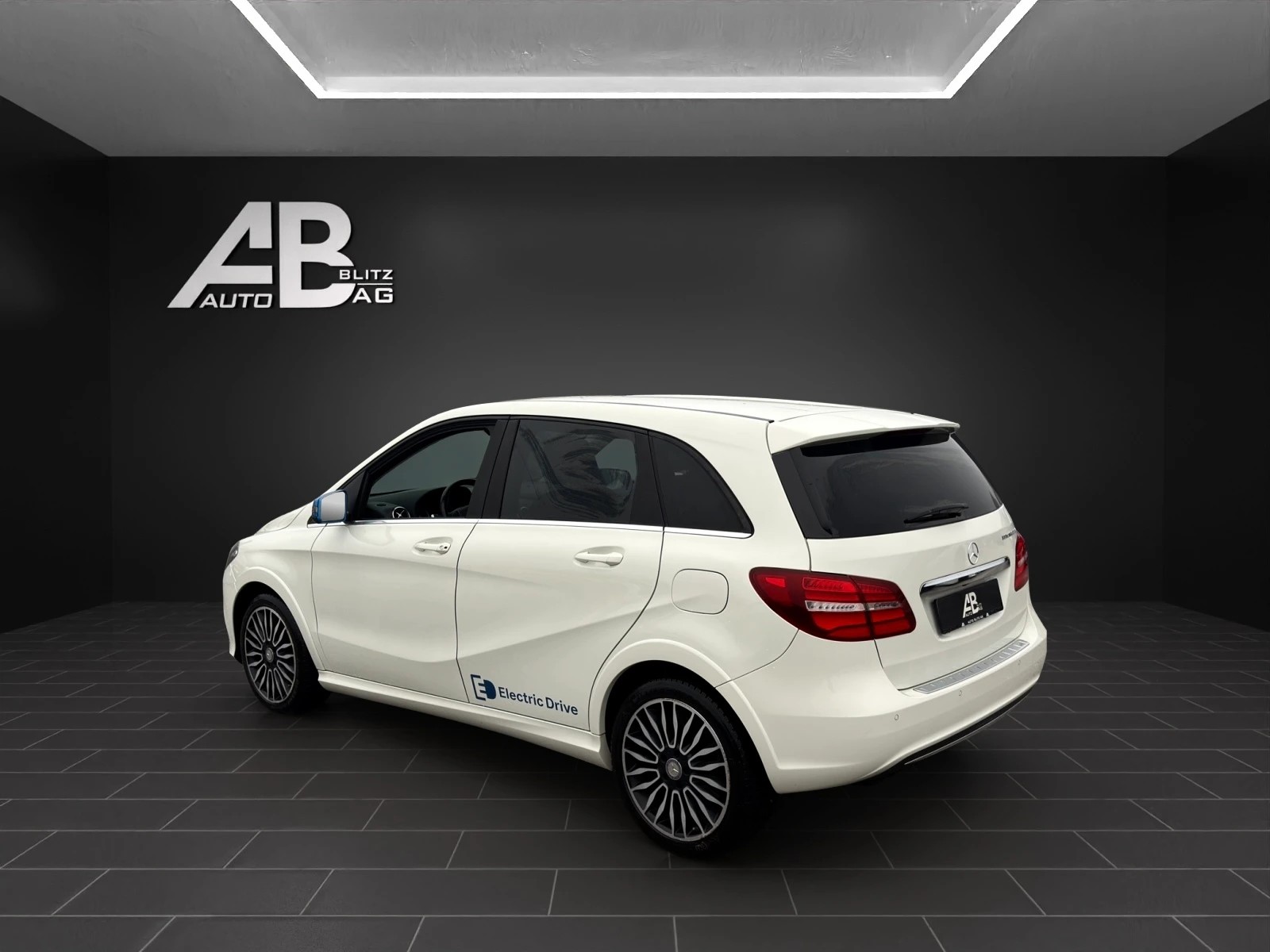 MERCEDES-BENZ B Electric Drive-showroom-element-2