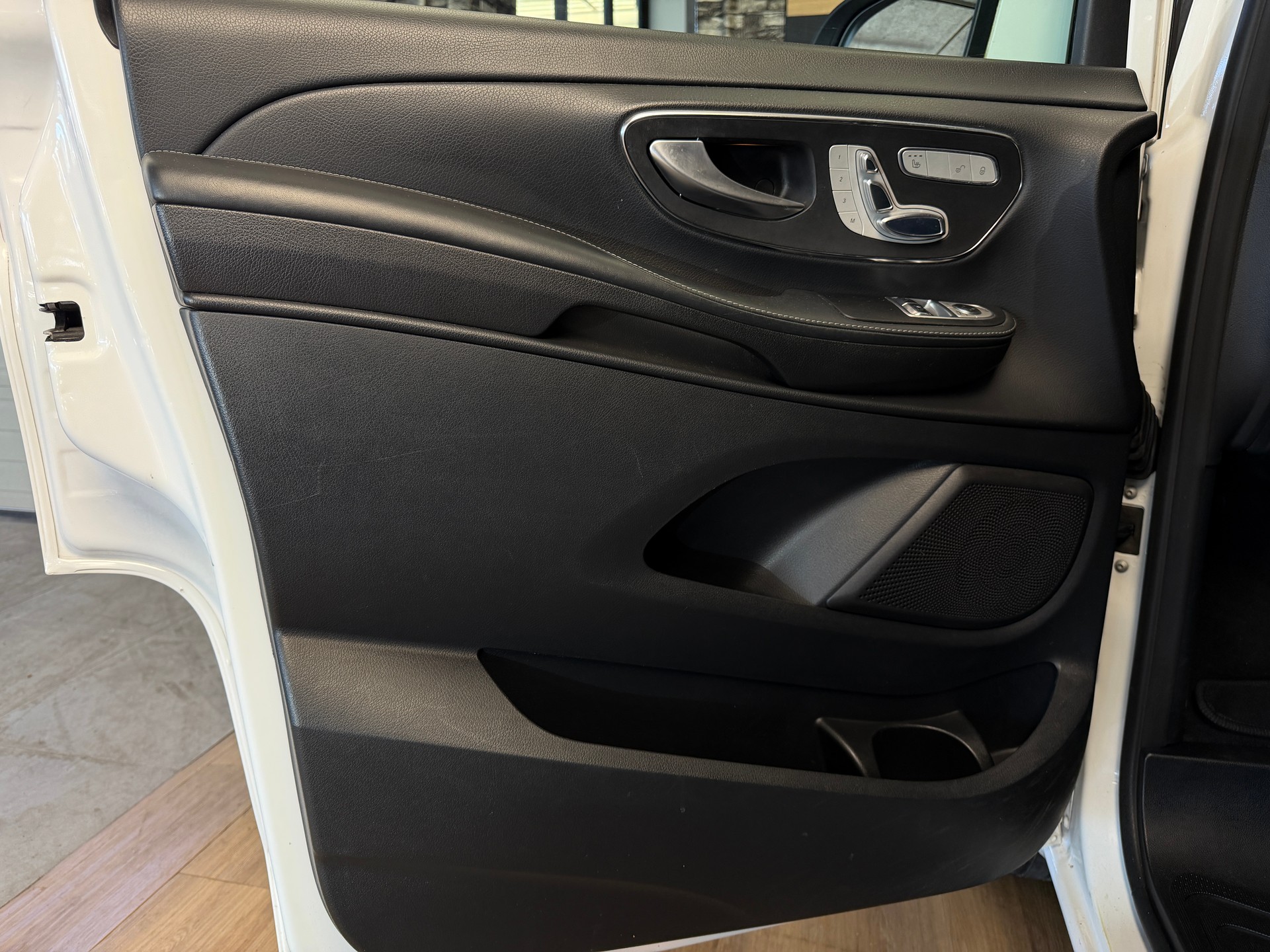 MERCEDES-BENZ V 250 d Avantgarde Lang 4Matic 7G-Tronic *AHK*-image-13