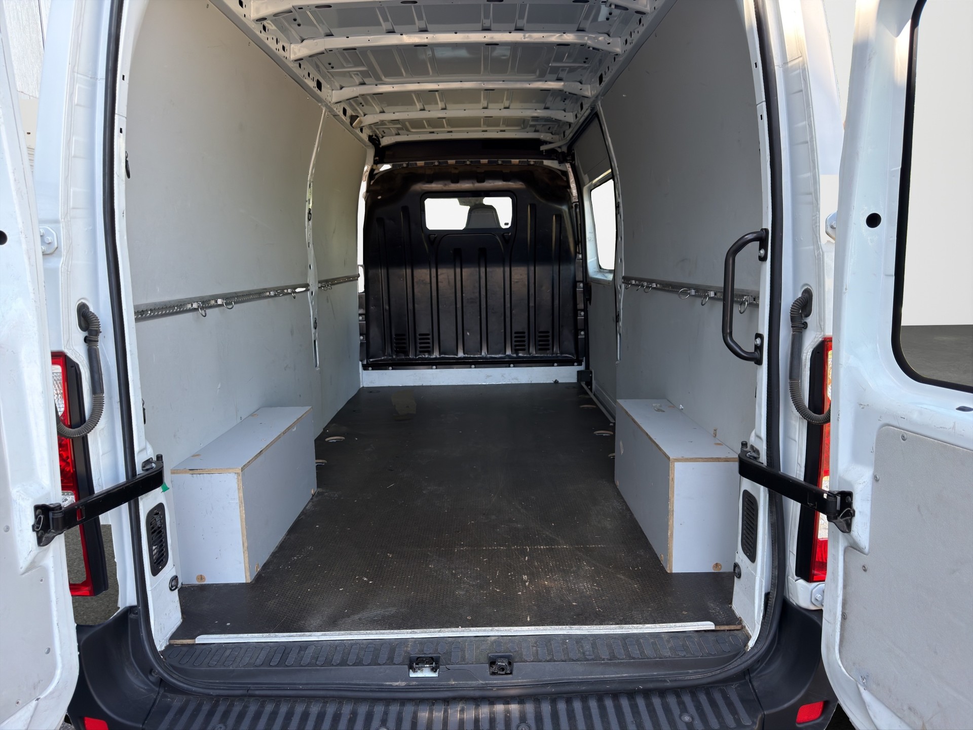 RENAULT Master T35 2.3 Blue dCi 150 L3H2-image-13