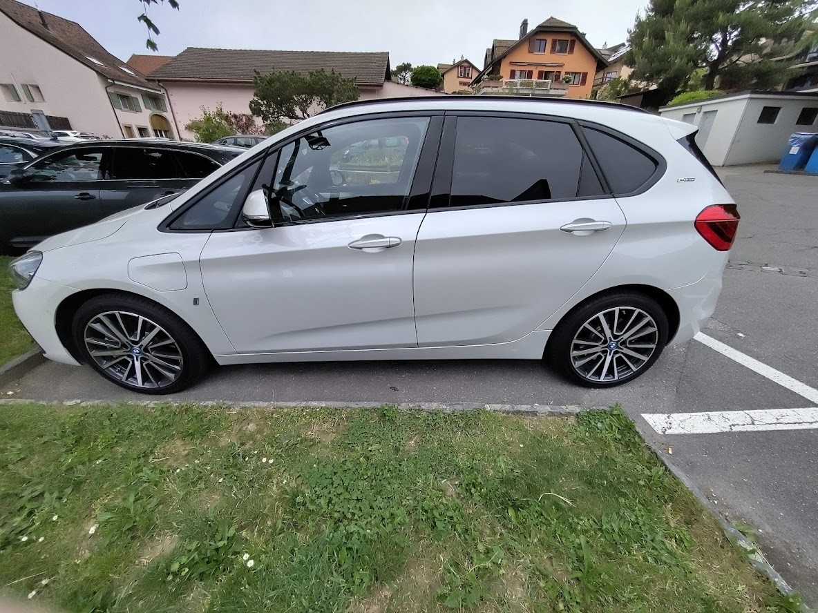 BMW 225xe iPerformance Active Tourer-image-2