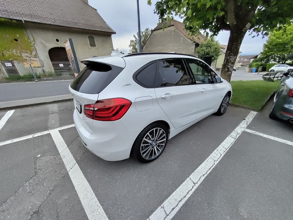 BMW 225xe iPerformance Active Tourer-image-4