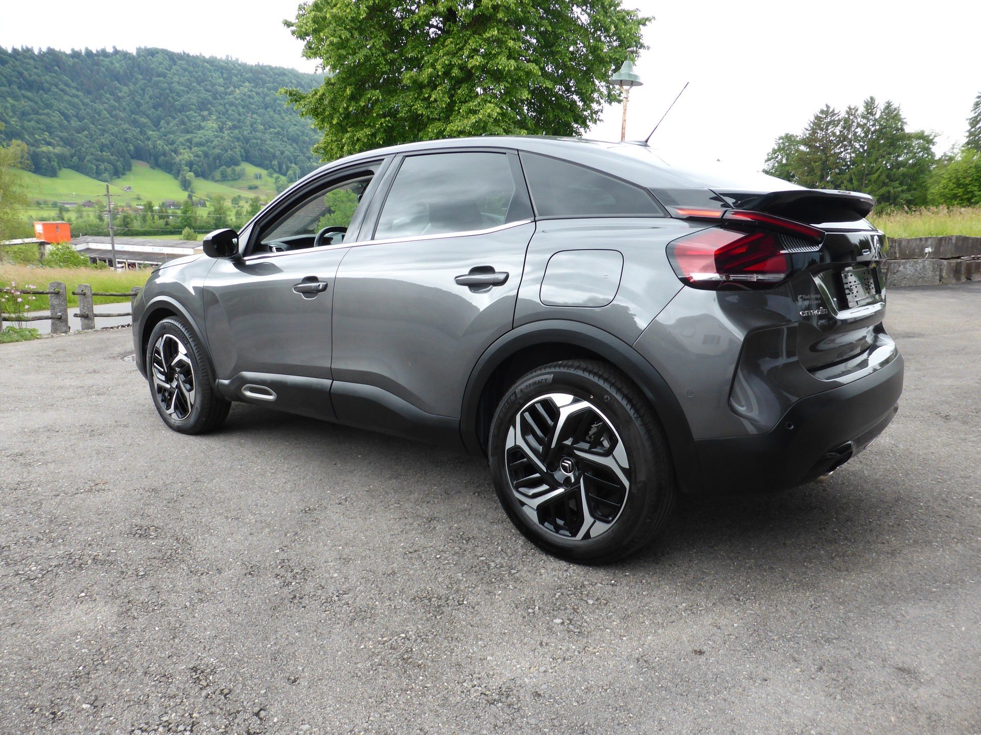 CITROEN C4 1.2 Pure Tech Shine EAT8-image-4