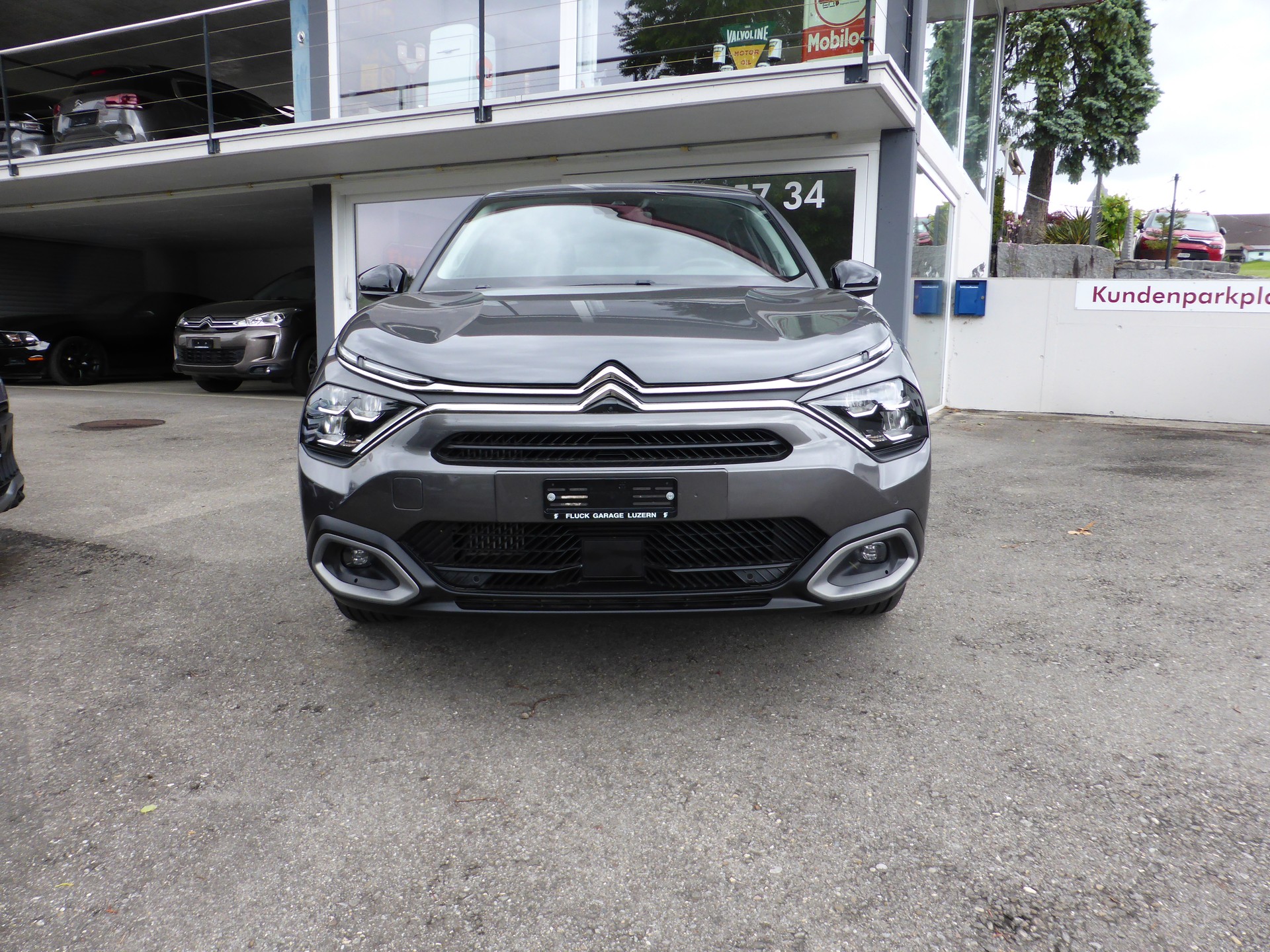 CITROEN C4 1.2 Pure Tech Shine EAT8-image-3