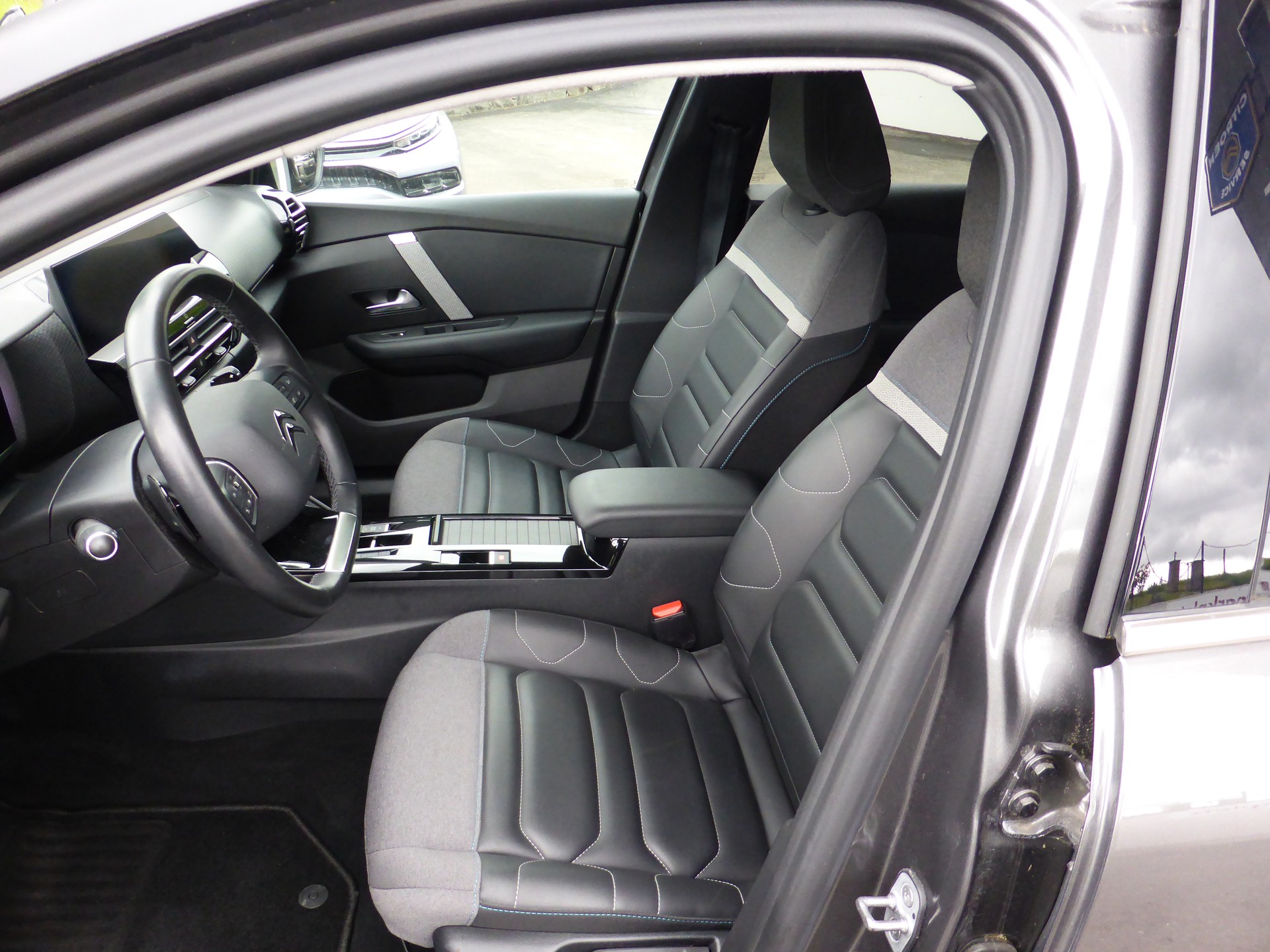 CITROEN C4 1.2 Pure Tech Shine EAT8-image-14
