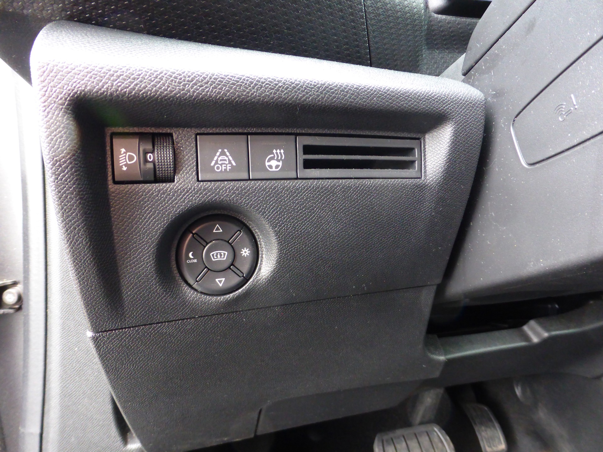 CITROEN C4 1.2 Pure Tech Shine EAT8-image-13