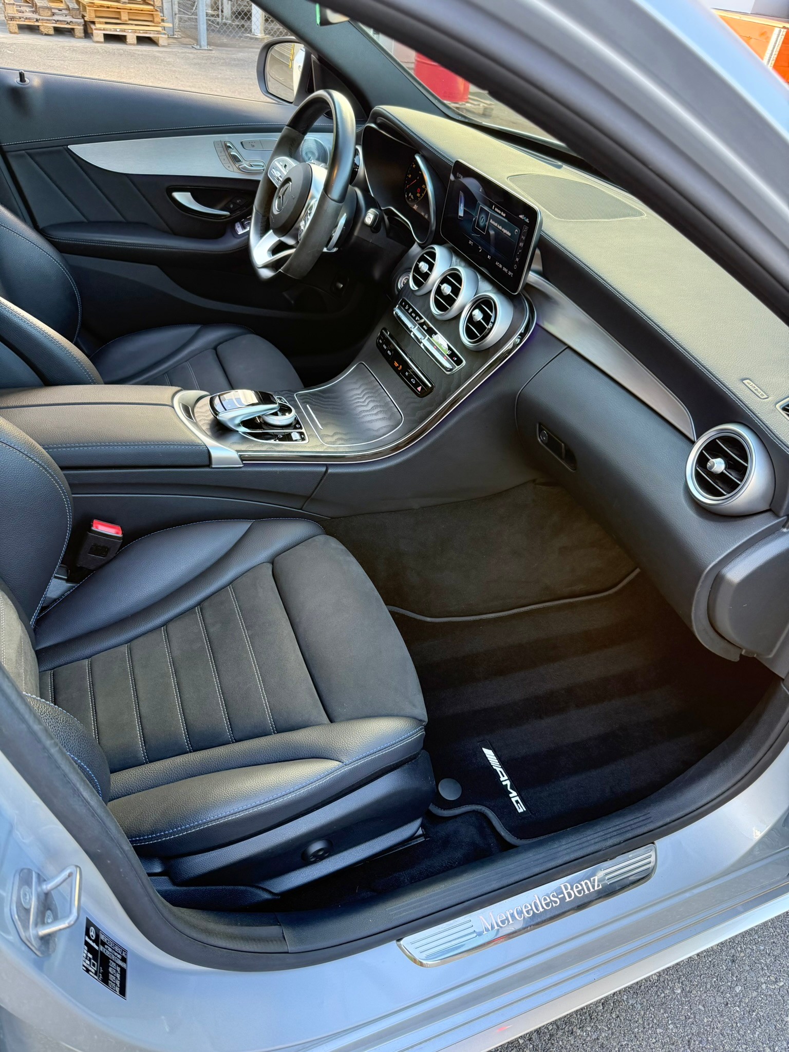 MERCEDES-BENZ C 200 Swiss Star AMG Line 4m-image-9