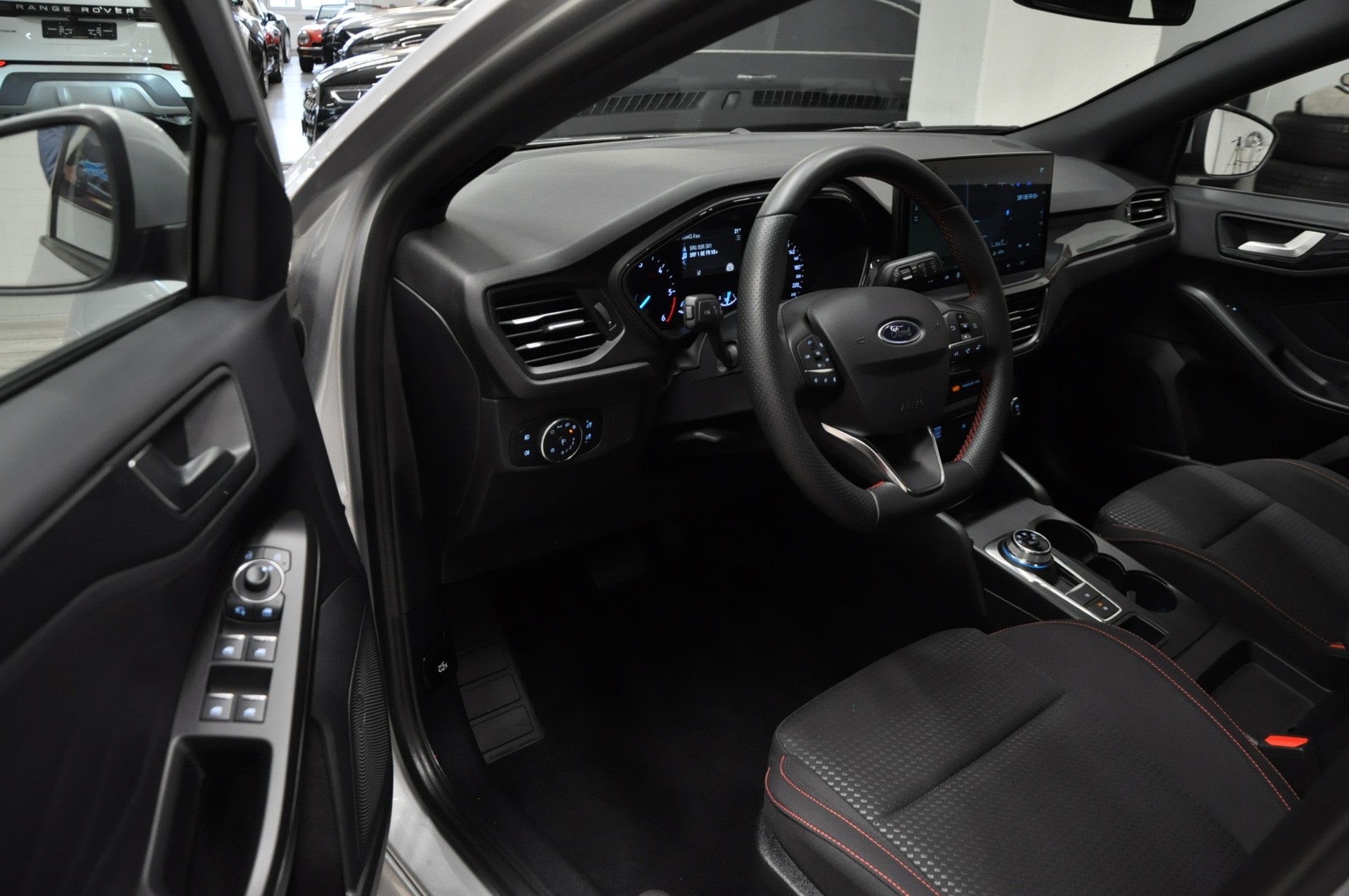 FORD Focus 1.5 EcoBlue TDCi ST-Line Automatic-image-10