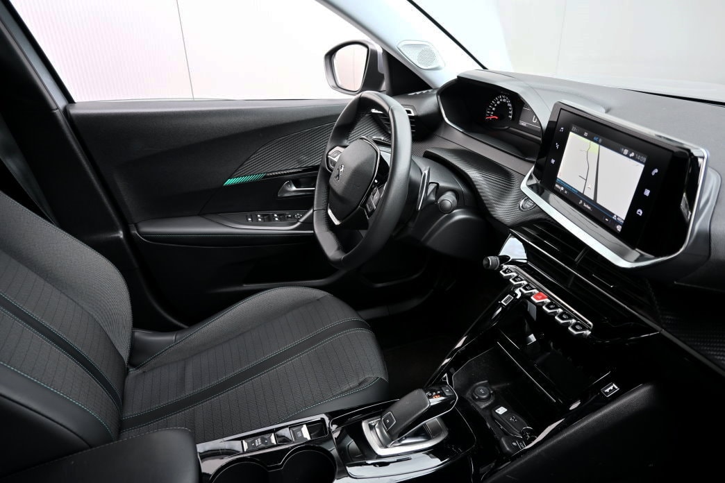 PEUGEOT 2008 1.5 BlueHDi Allure EAT8-image-6