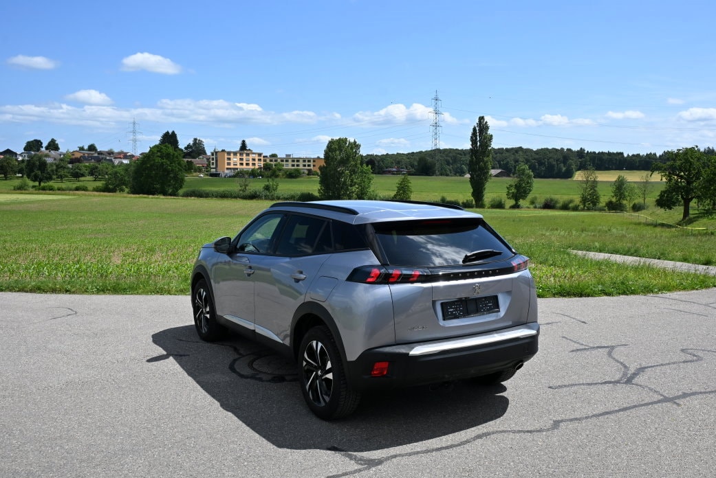 PEUGEOT 2008 1.5 BlueHDi Allure EAT8-image-3