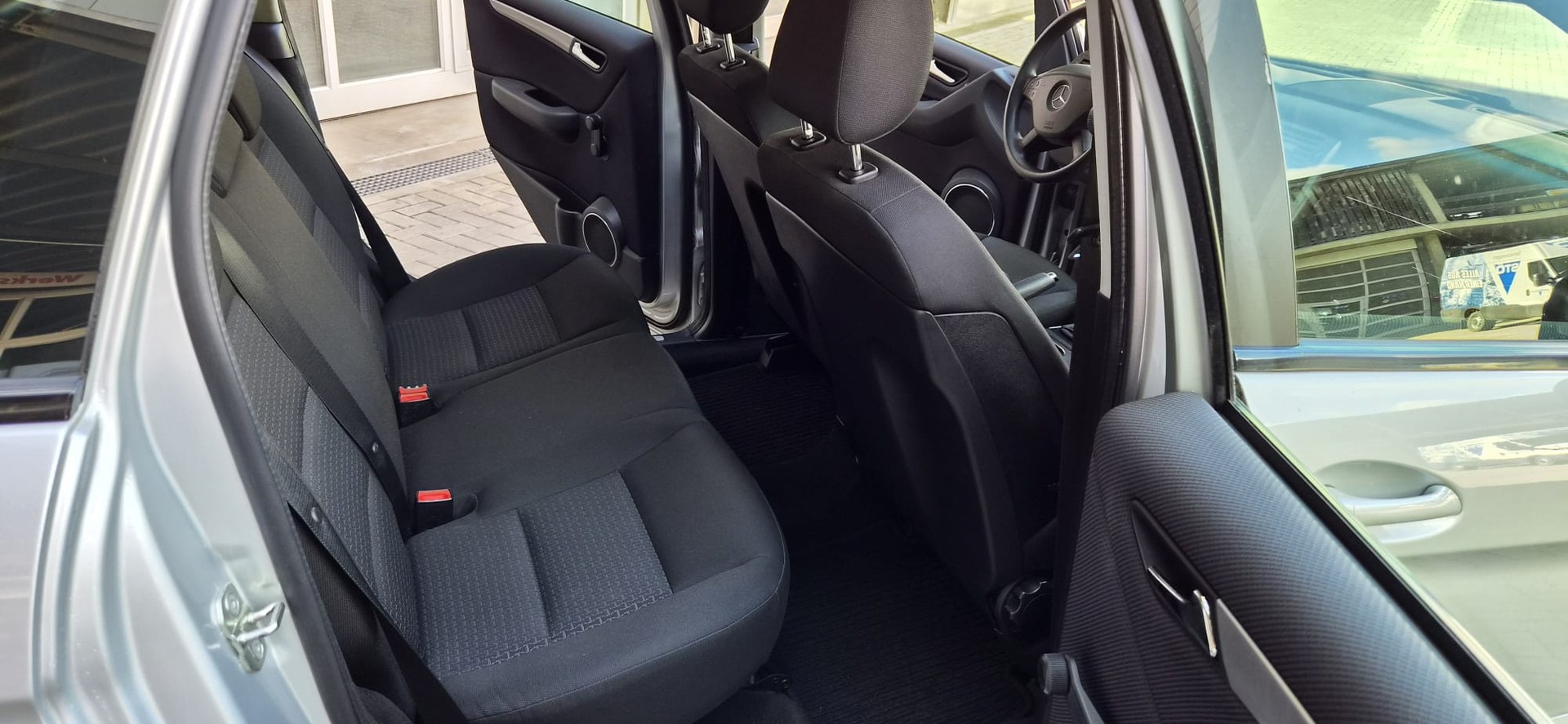 MERCEDES-BENZ B 180 CDI-image-7