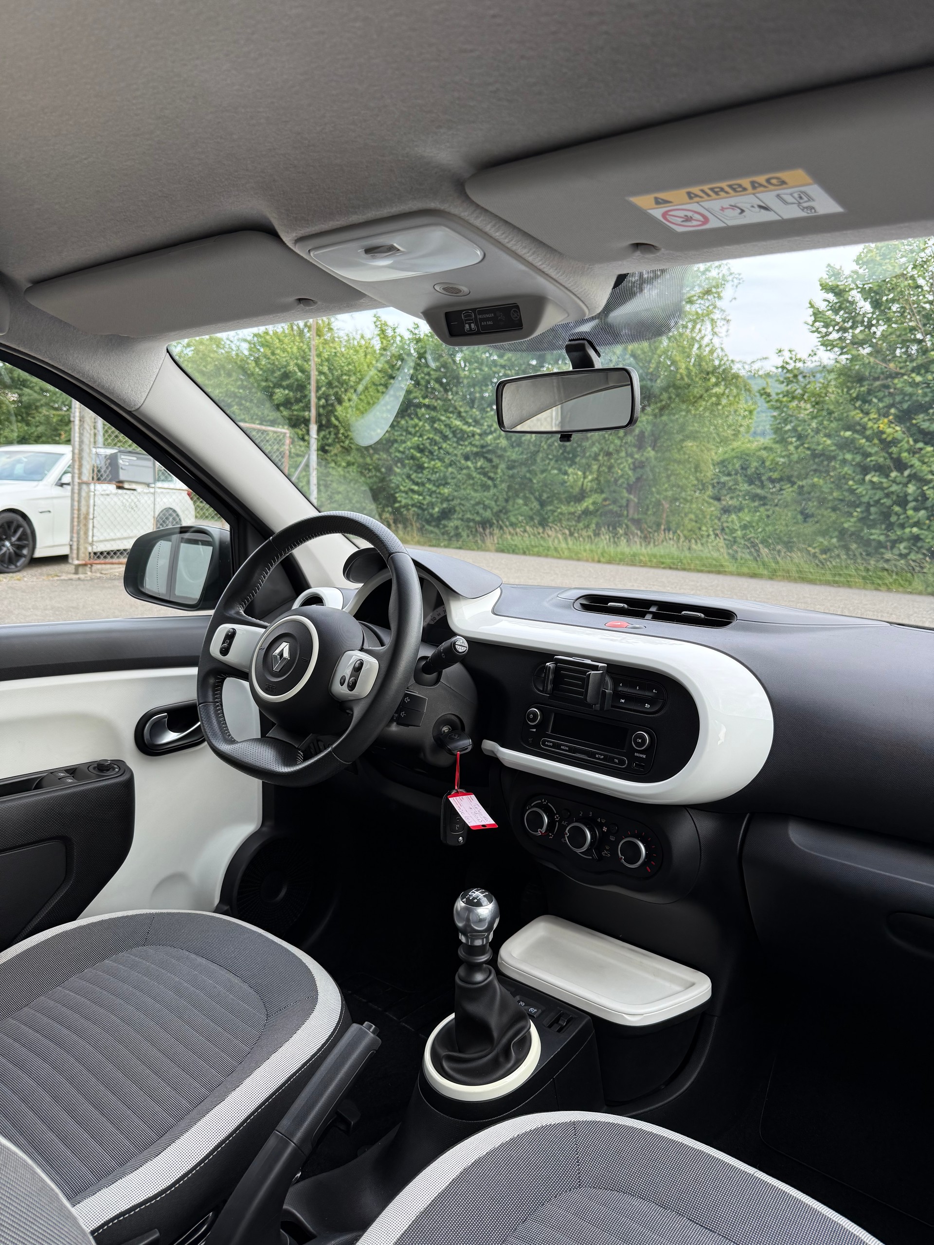 RENAULT Twingo 0.9 90th Anniversary-image-12