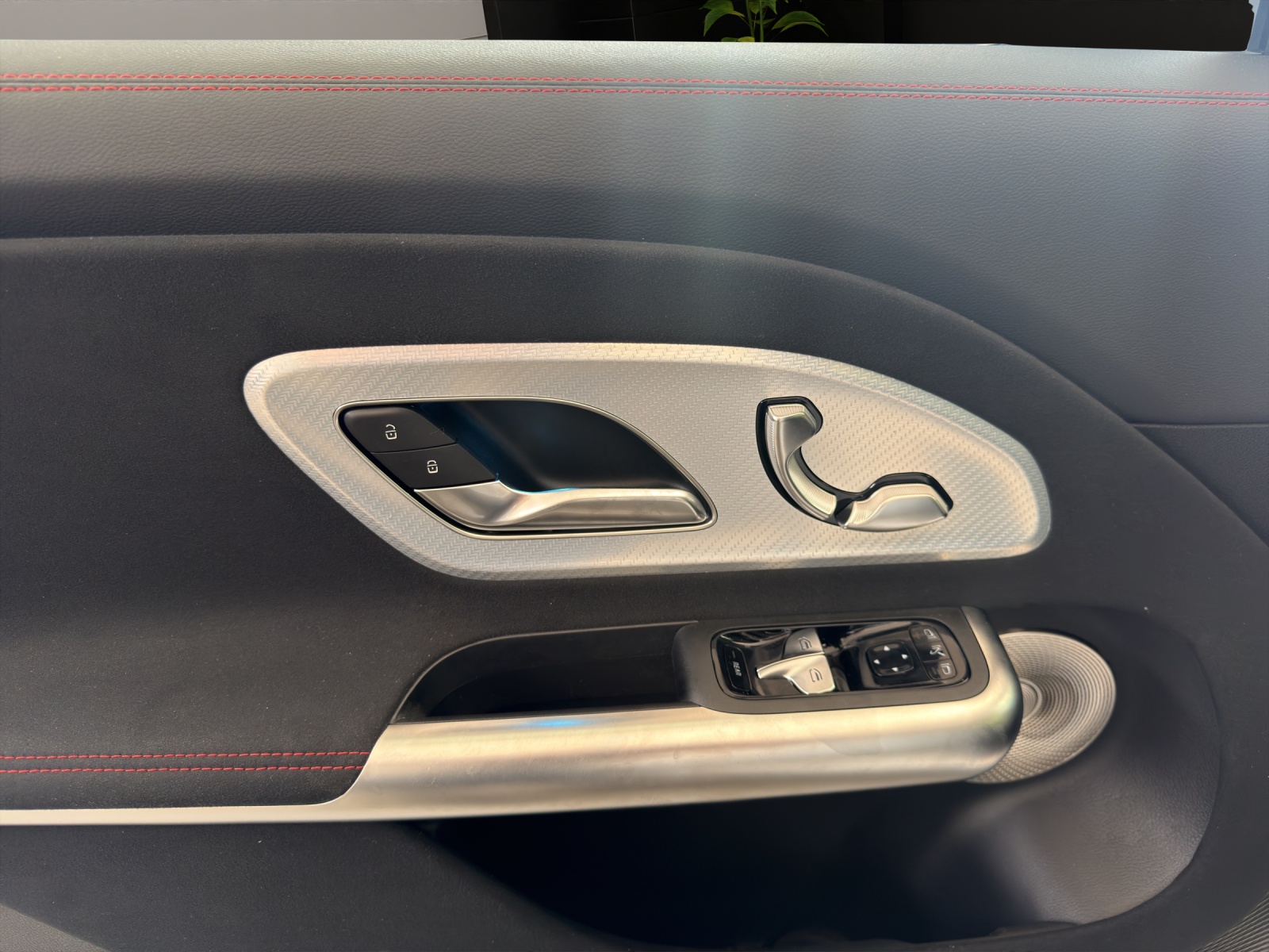 MERCEDES-BENZ GLB 350 85kWh EQ 4 Matic-image-7