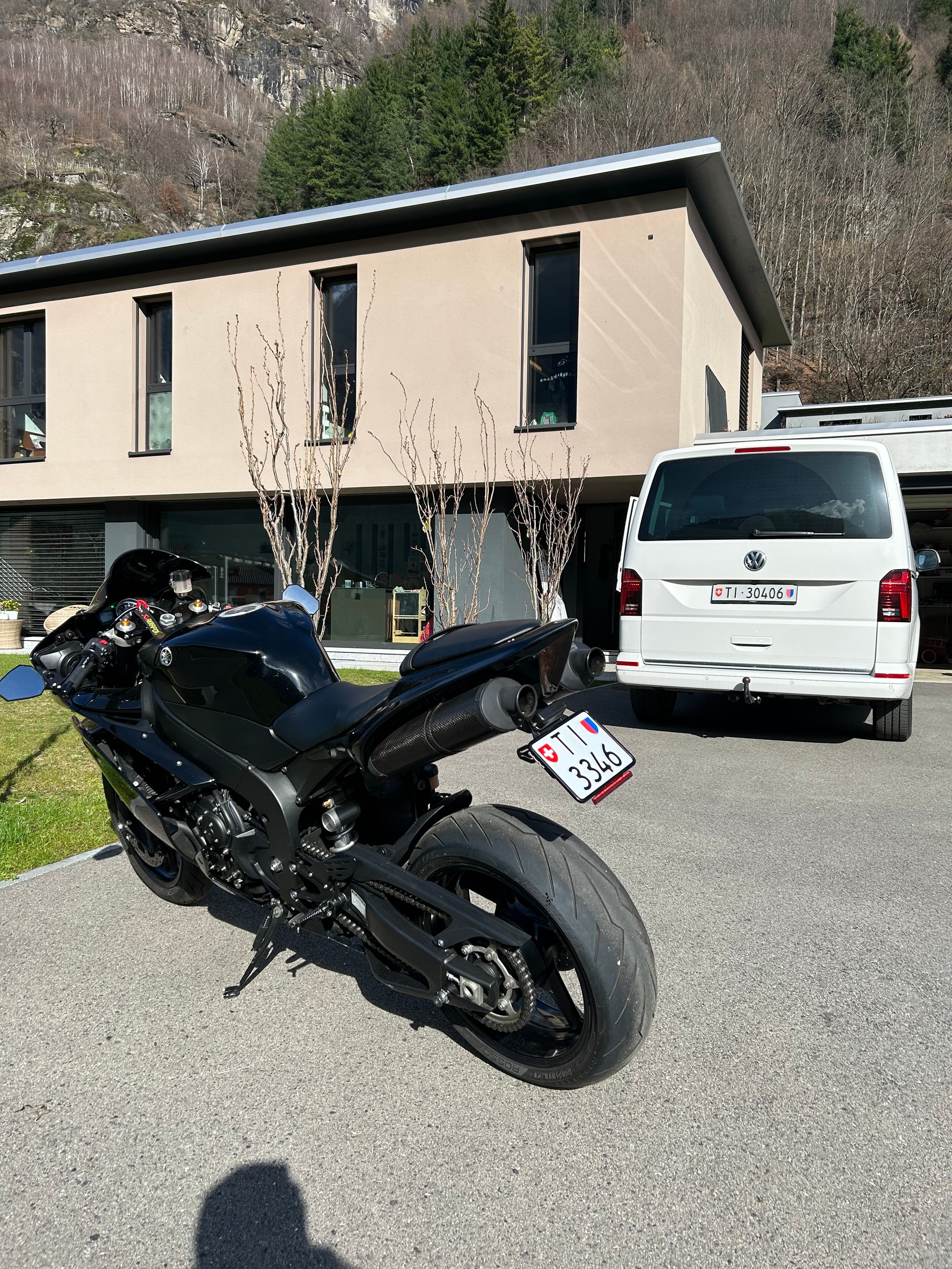 YAMAHA YZF-R1-image-2