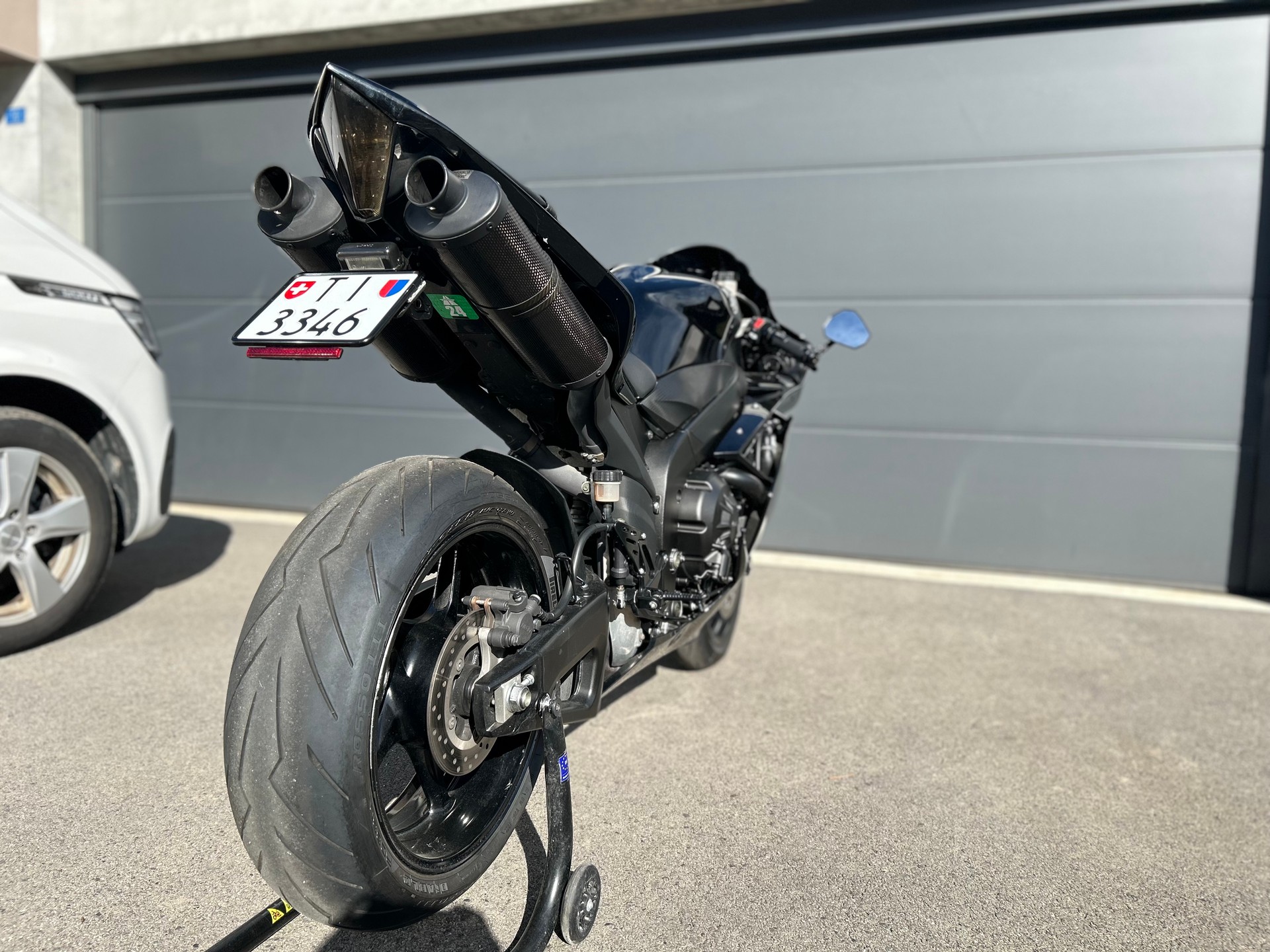 YAMAHA YZF-R1-image-1