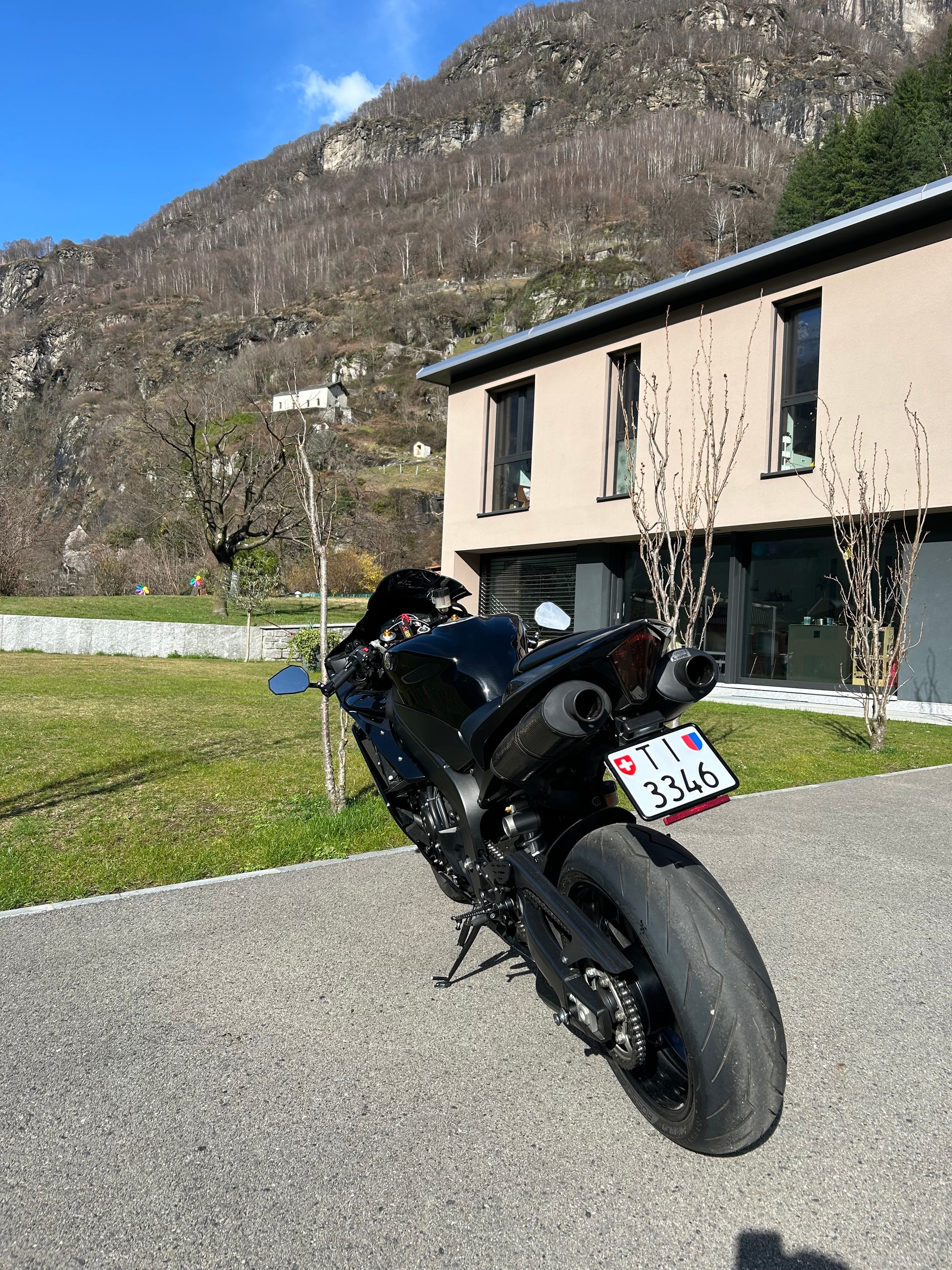 YAMAHA YZF-R1-image-3