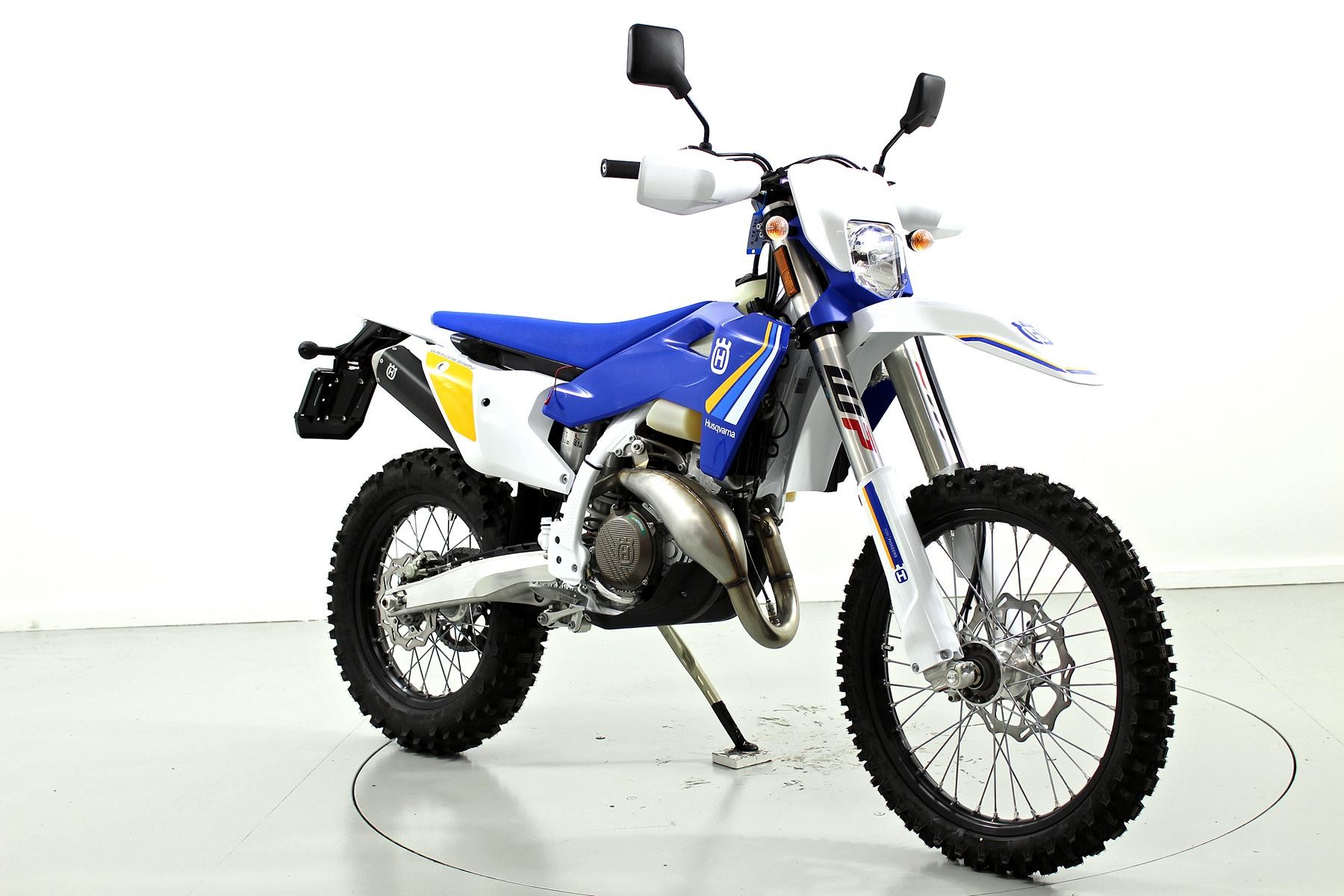 HUSQVARNA TE 300i 2t Heritage Supermoto-showroom-element-1