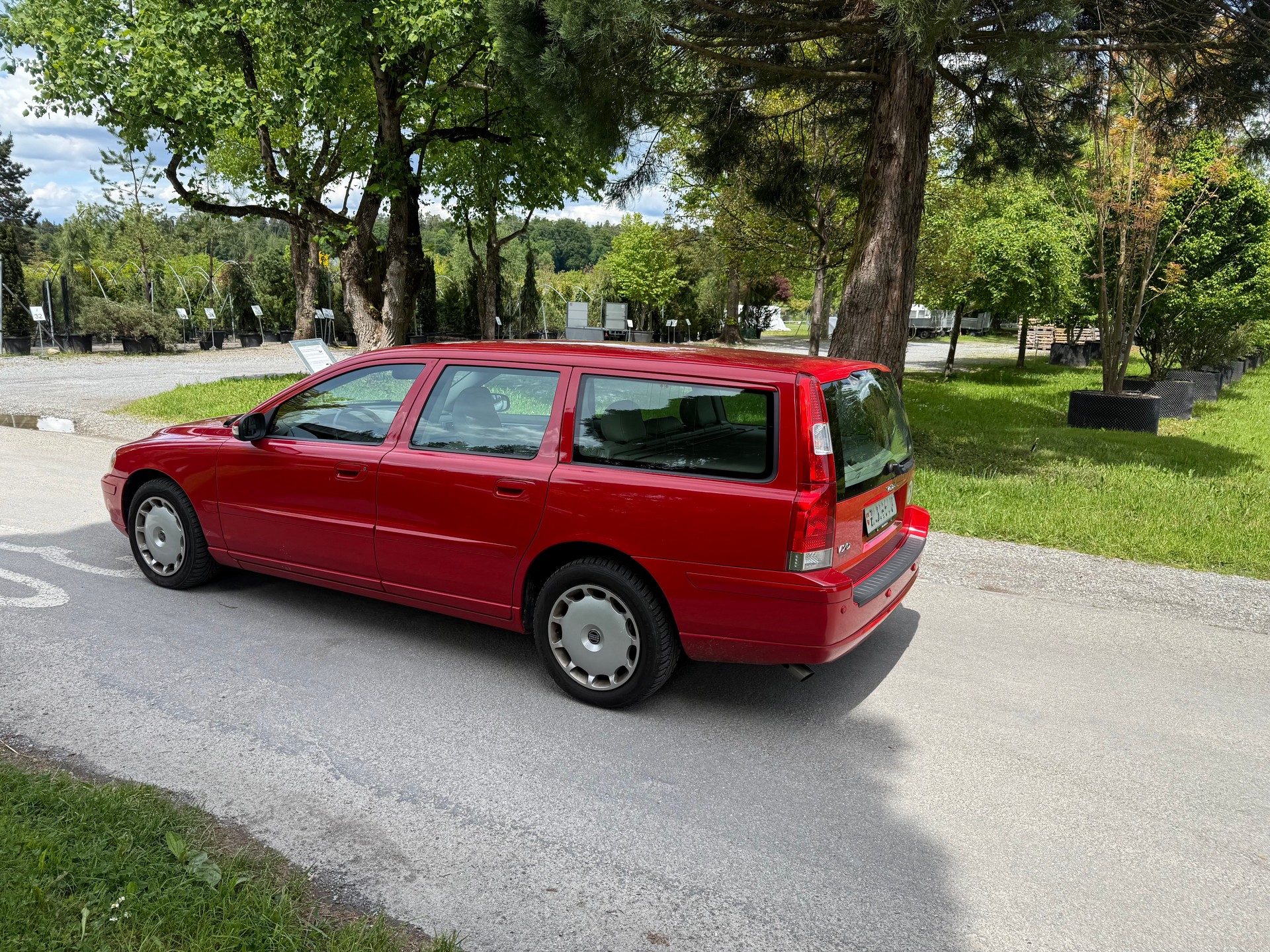 VOLVO V70 2.4 Momentum-image-2