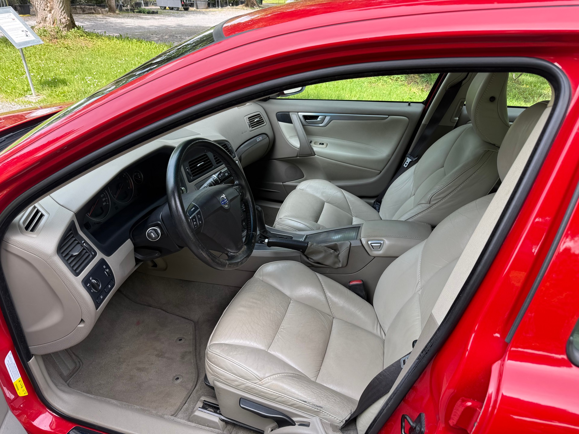 VOLVO V70 2.4 Momentum-image-8