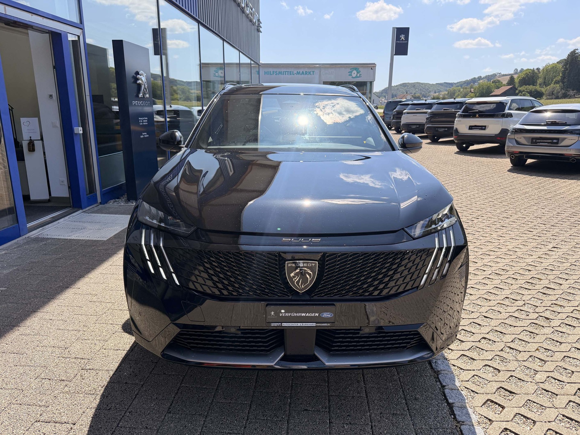 PEUGEOT 5008 e-GT Exclusive AWD *8 Jahre Garantie* 0.9% Leasing-image-3