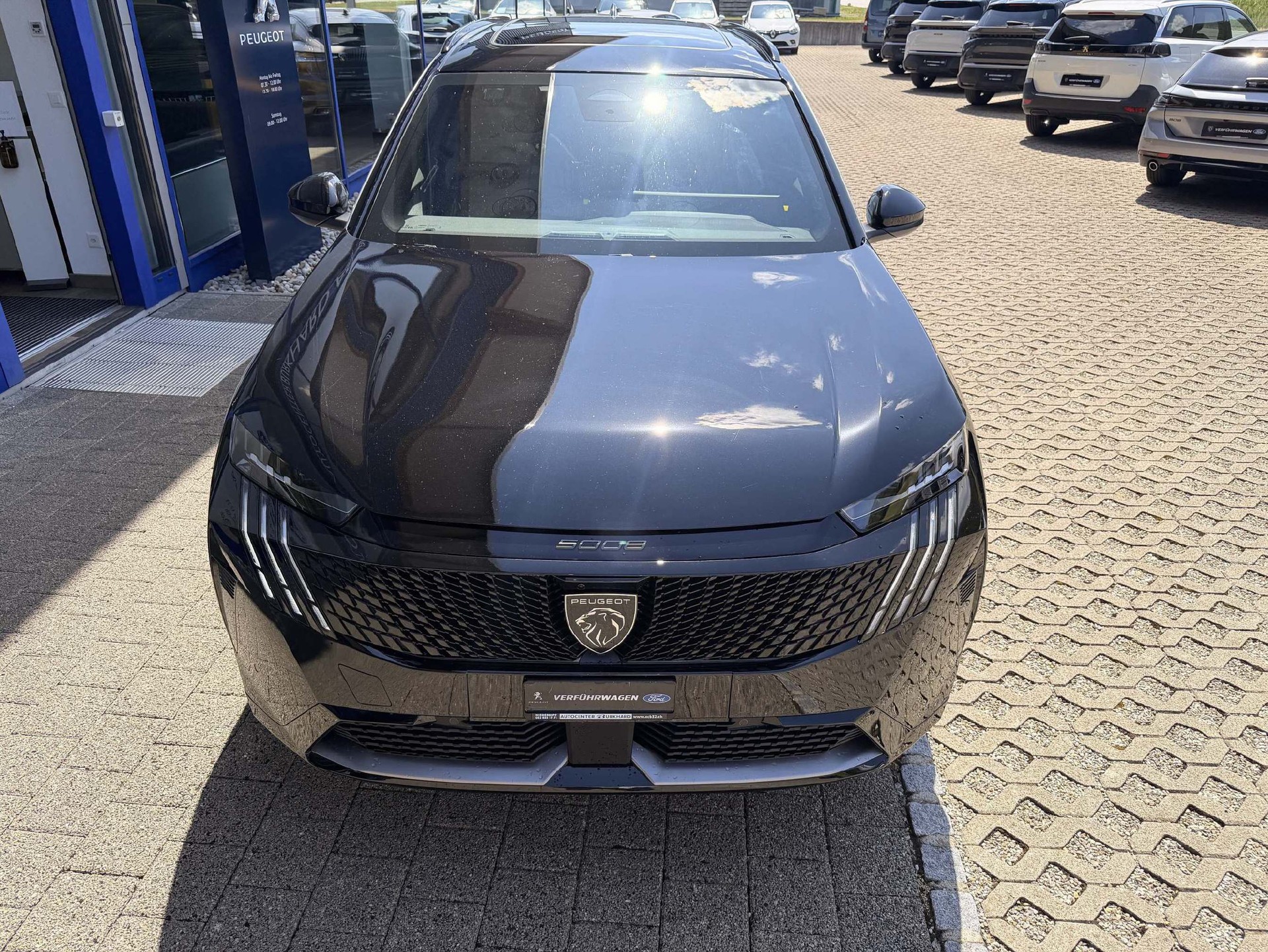 PEUGEOT 5008 e-GT Exclusive AWD *8 Jahre Garantie* 0.9% Leasing-image-2