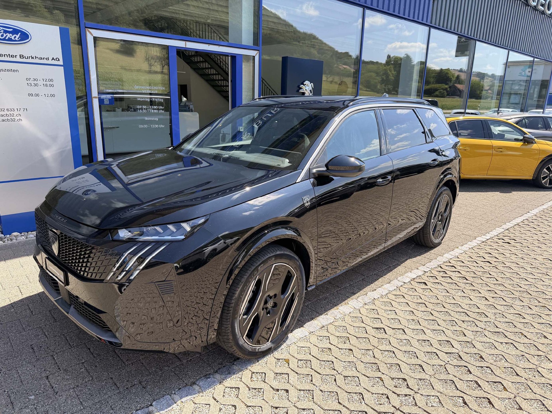 PEUGEOT 5008 e-GT Exclusive AWD *8 Jahre Garantie* 0.9% Leasing-image-1