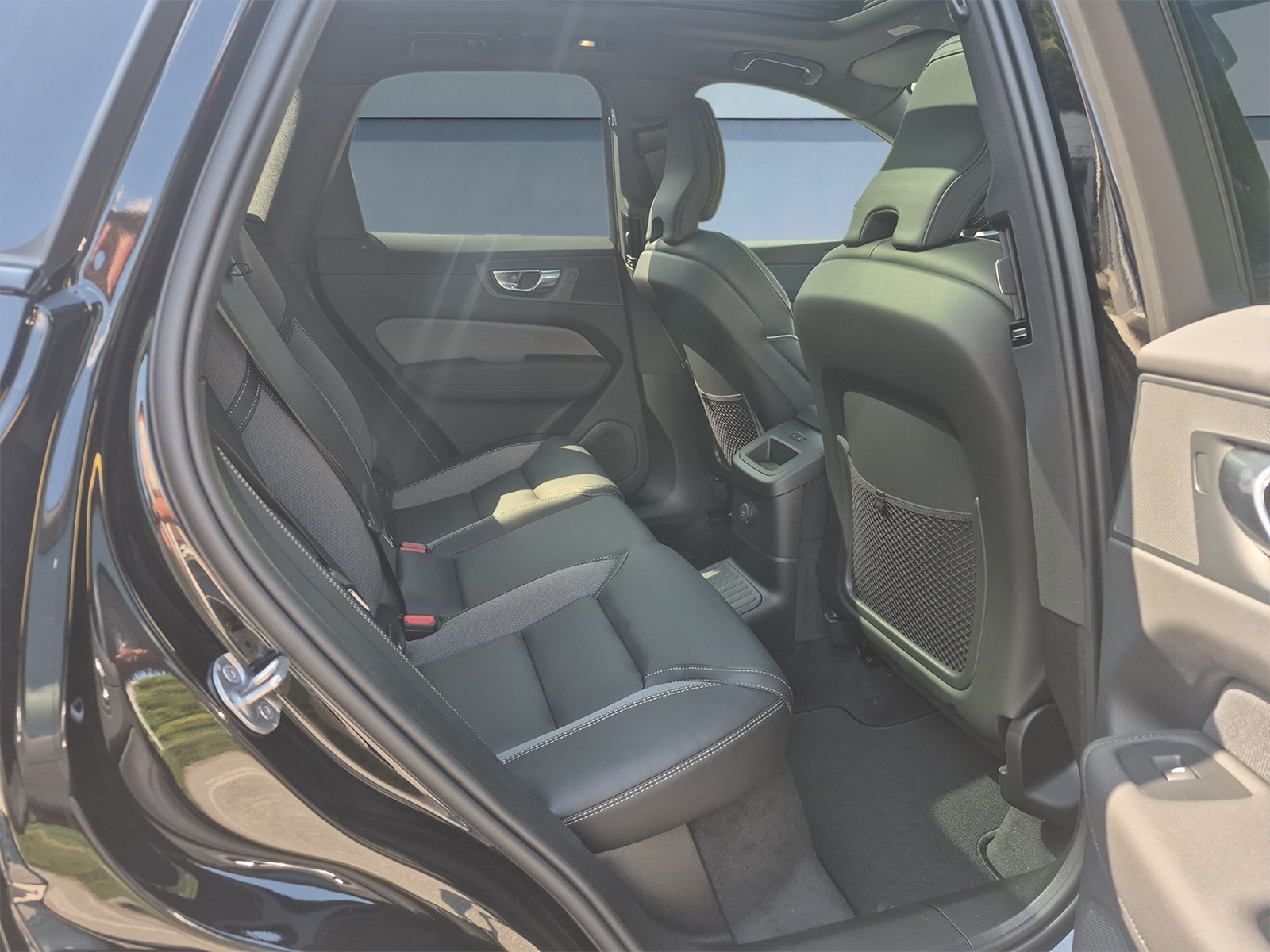 VOLVO XC60 2.0 T6 TE Black Edition eAWD-image-13