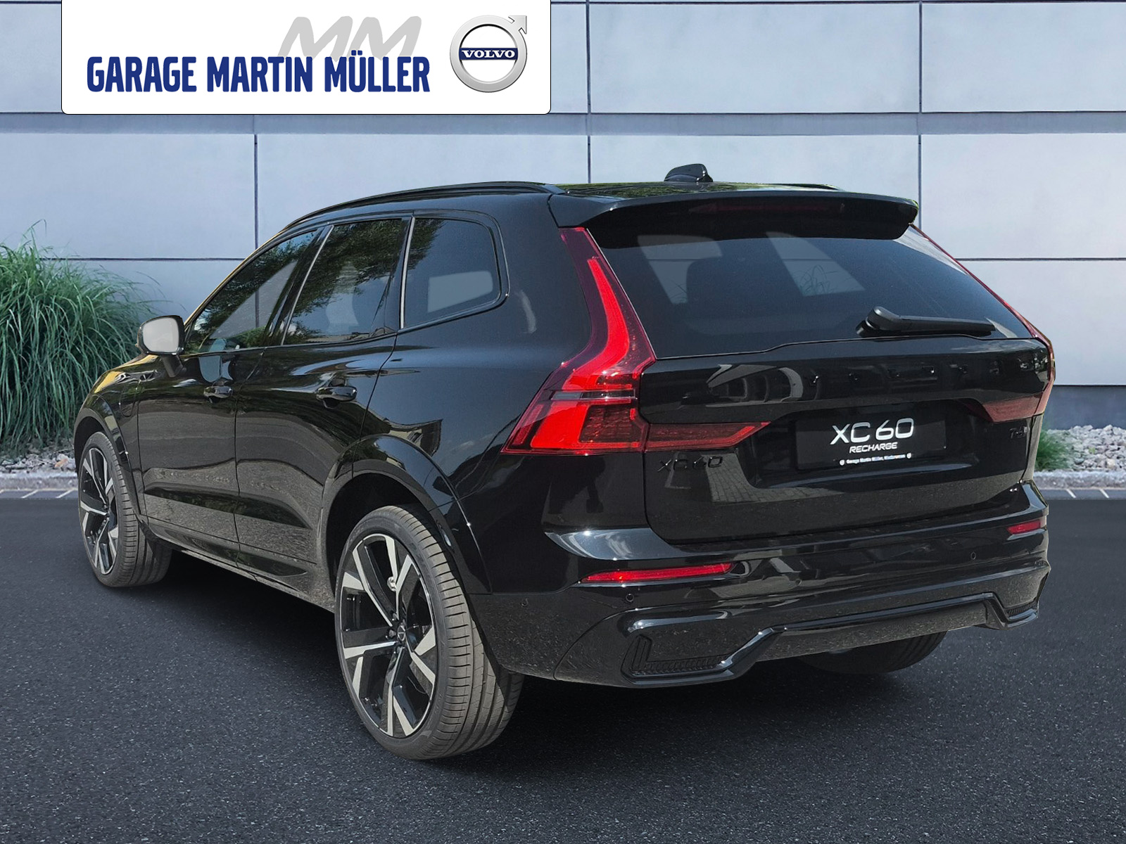 VOLVO XC60 2.0 T6 TE Black Edition eAWD-showroom-element-2