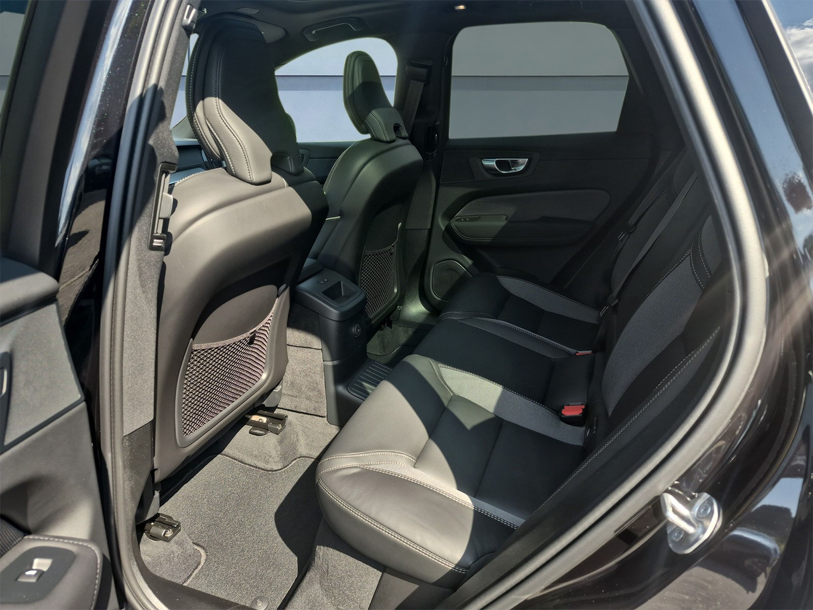 VOLVO XC60 2.0 T6 TE Black Edition eAWD-image-14