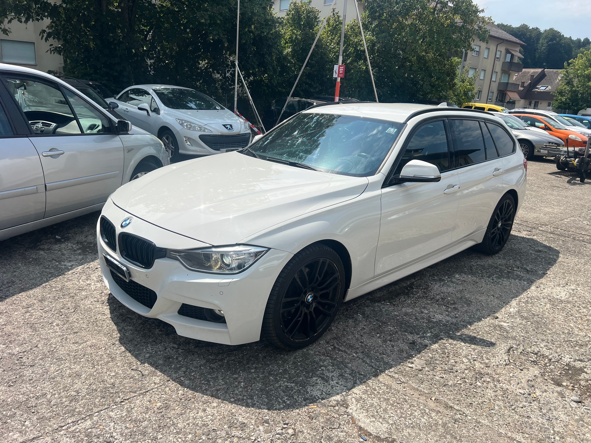 BMW 330d xDrive Touring Modern Line Steptronic-showroom-element-2