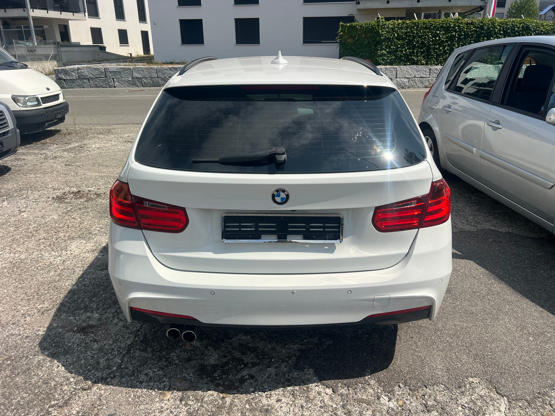 BMW 330d xDrive Touring Modern Line Steptronic-showroom-element-3