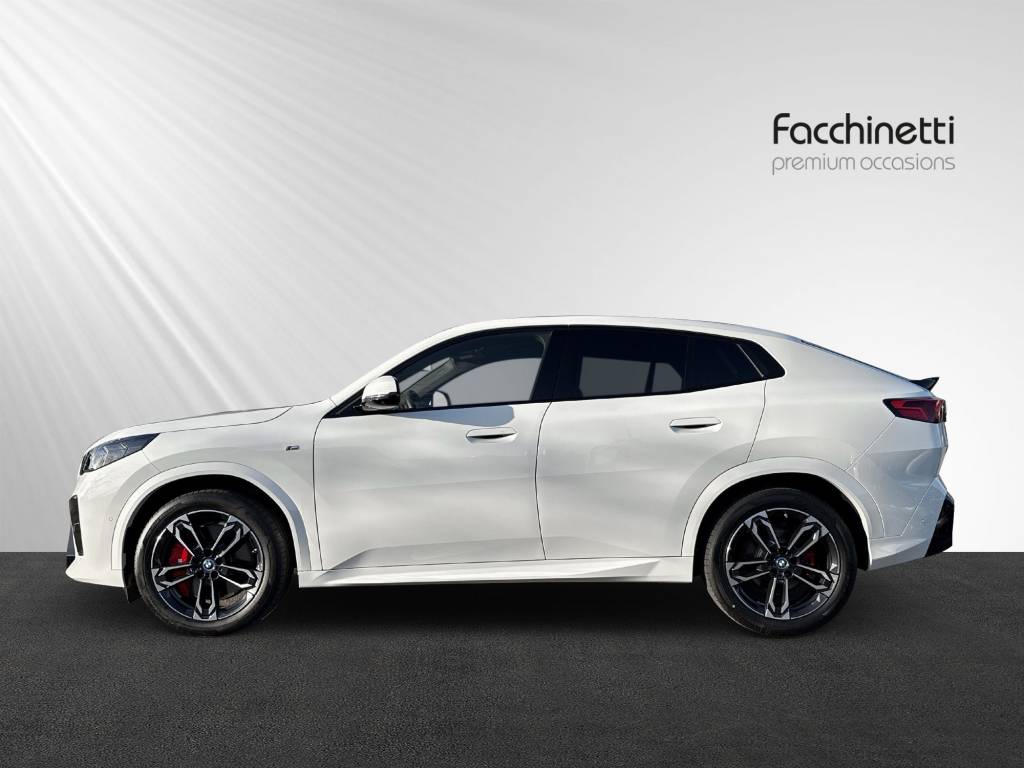 BMW iX2 eDrive 20 M Sport Pro-showroom-element-2