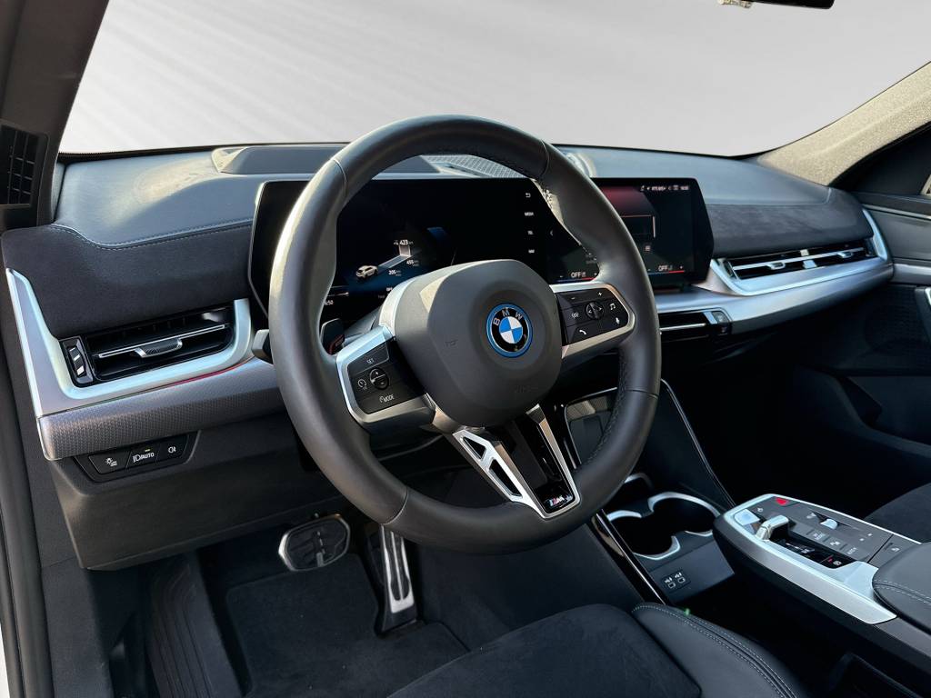 BMW iX2 eDrive 20 M Sport Pro-image-4