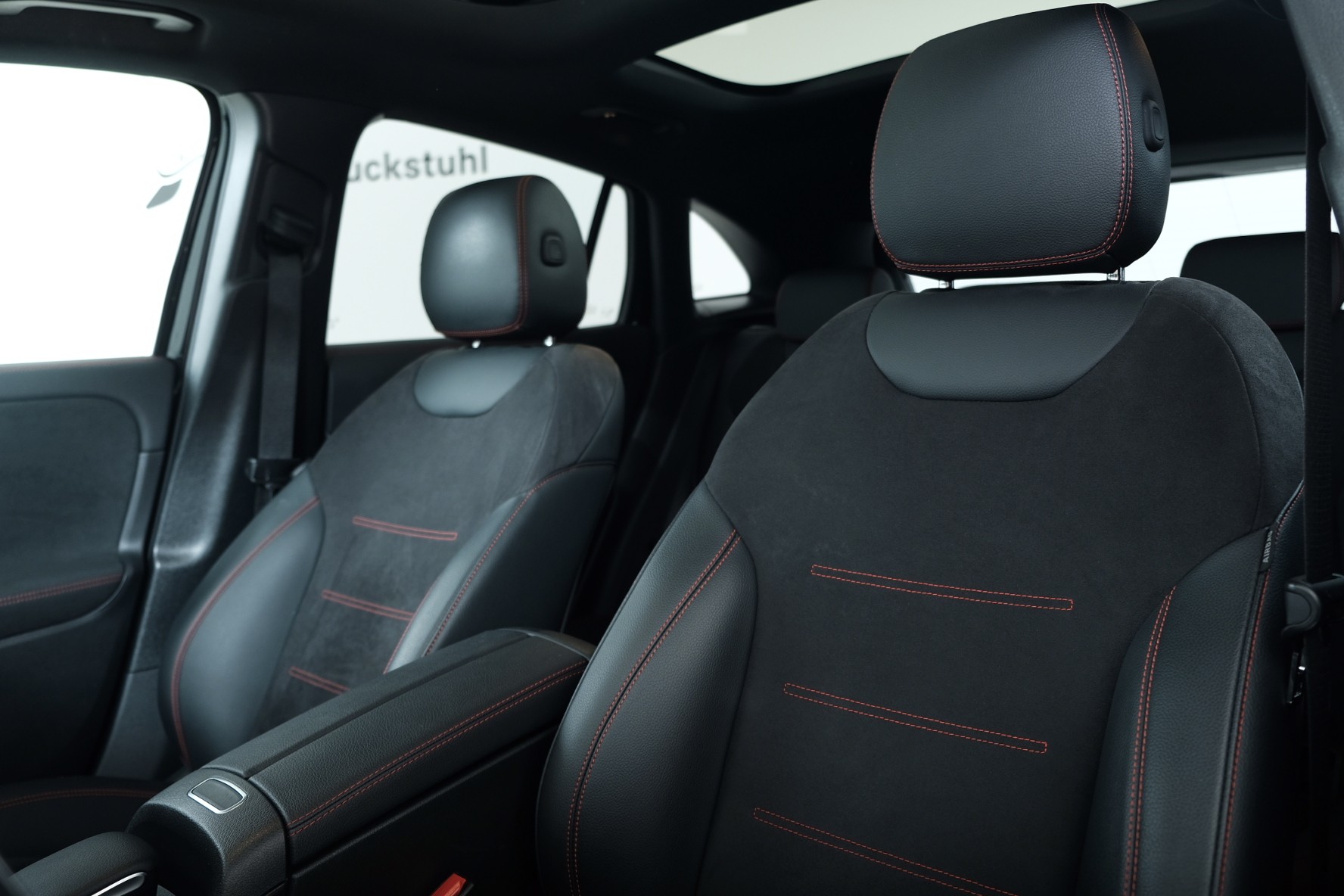 MERCEDES-BENZ GLA 250 4Matic AMG Line 8G-DCT-image-9