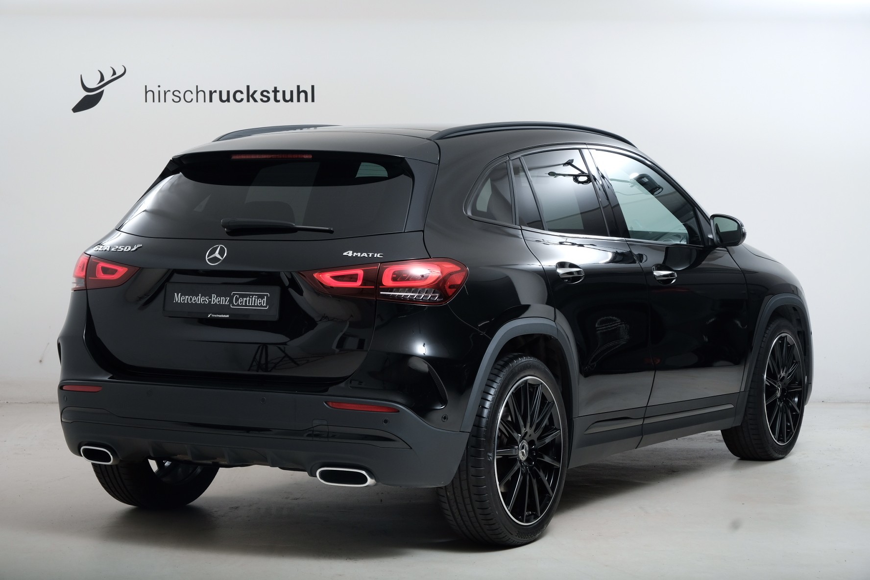 MERCEDES-BENZ GLA 250 4Matic AMG Line 8G-DCT-showroom-element-2