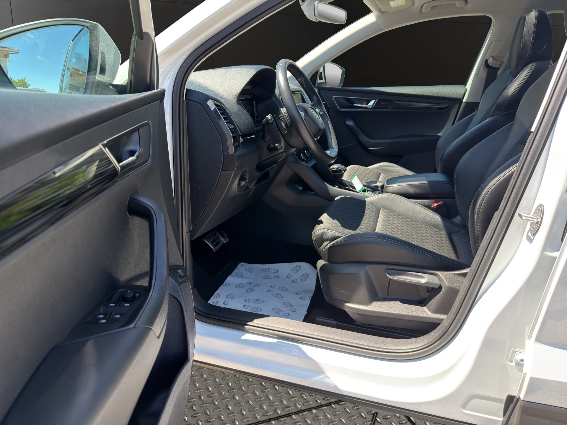 SKODA Karoq 1.5 TSI ACT SportLine DSG-image-8