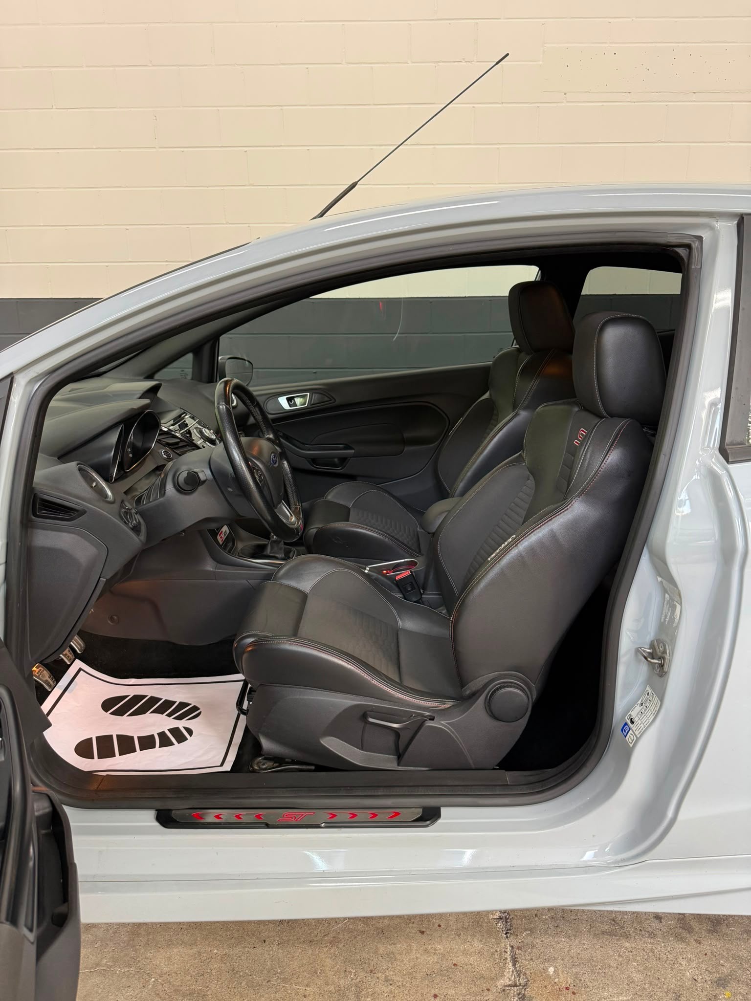 FORD Fiesta 1.6 SCTi ST 200 //NEU AB MFK-image-8