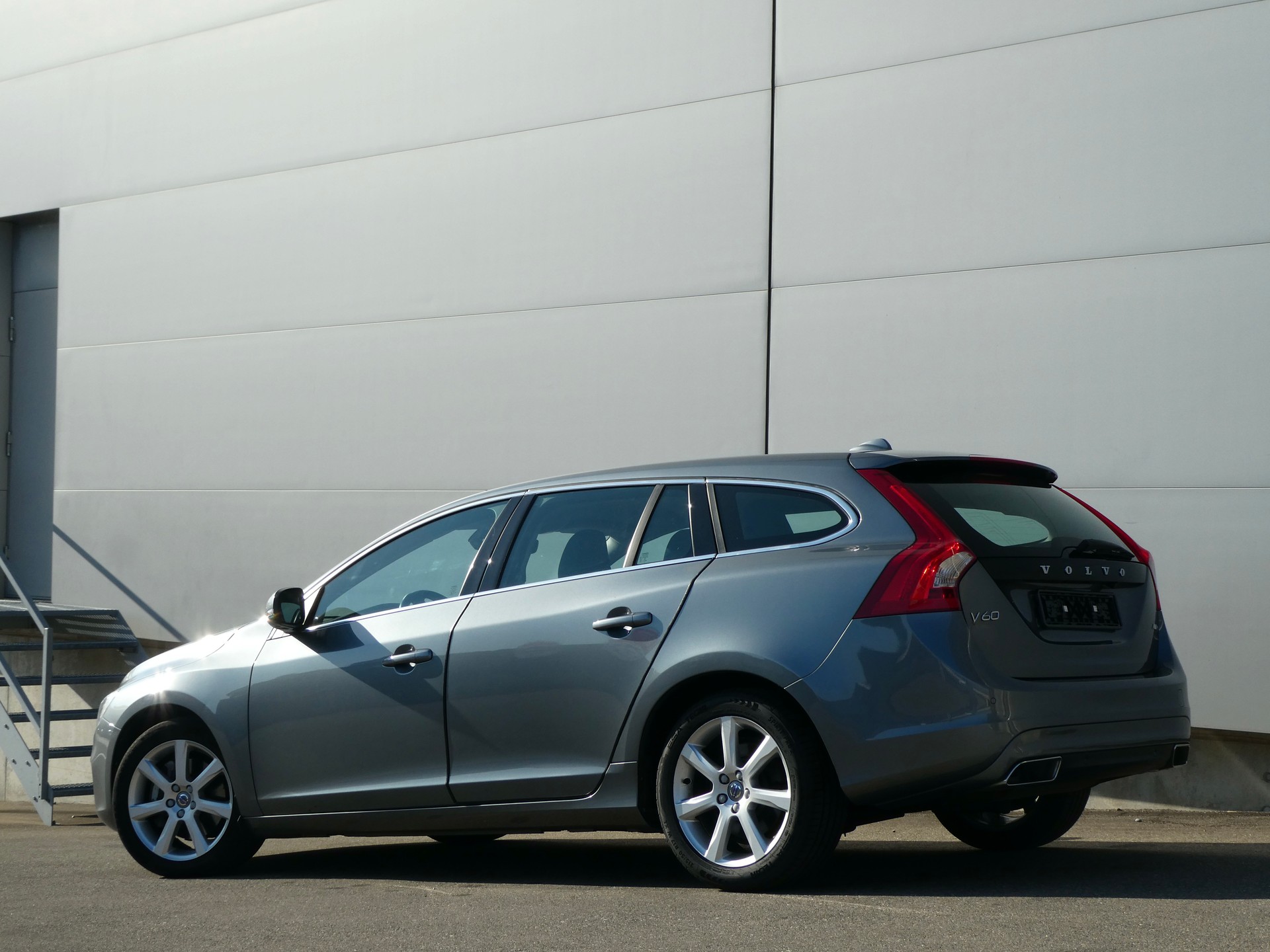 VOLVO V60 D4 AWD Momentum Geartronic-image-5