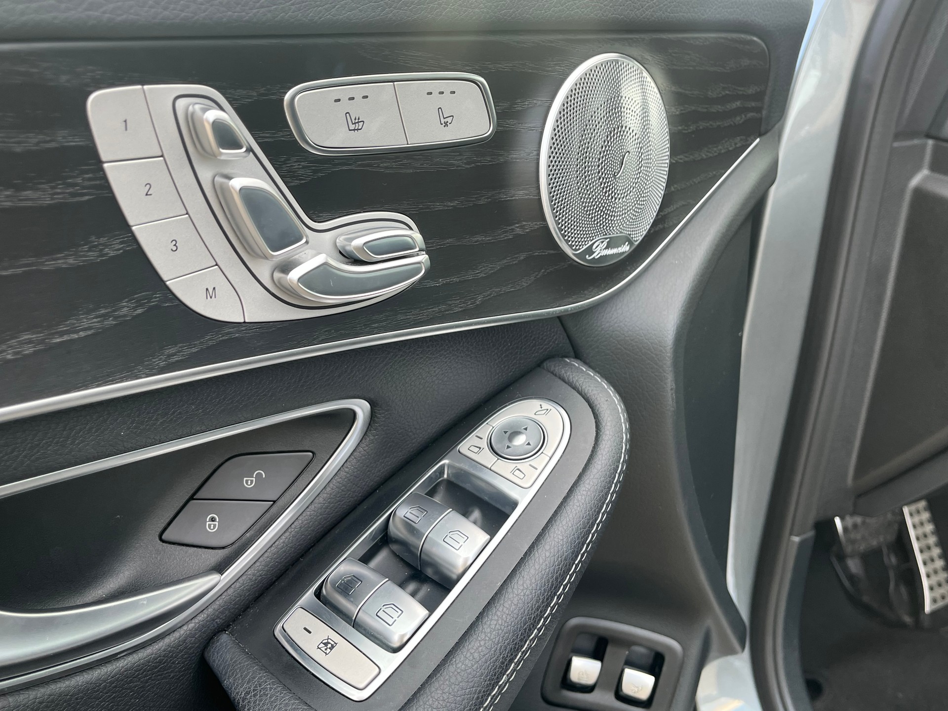 MERCEDES-BENZ GLC 300 4Matic AMG Line 9G-Tronic-image-14