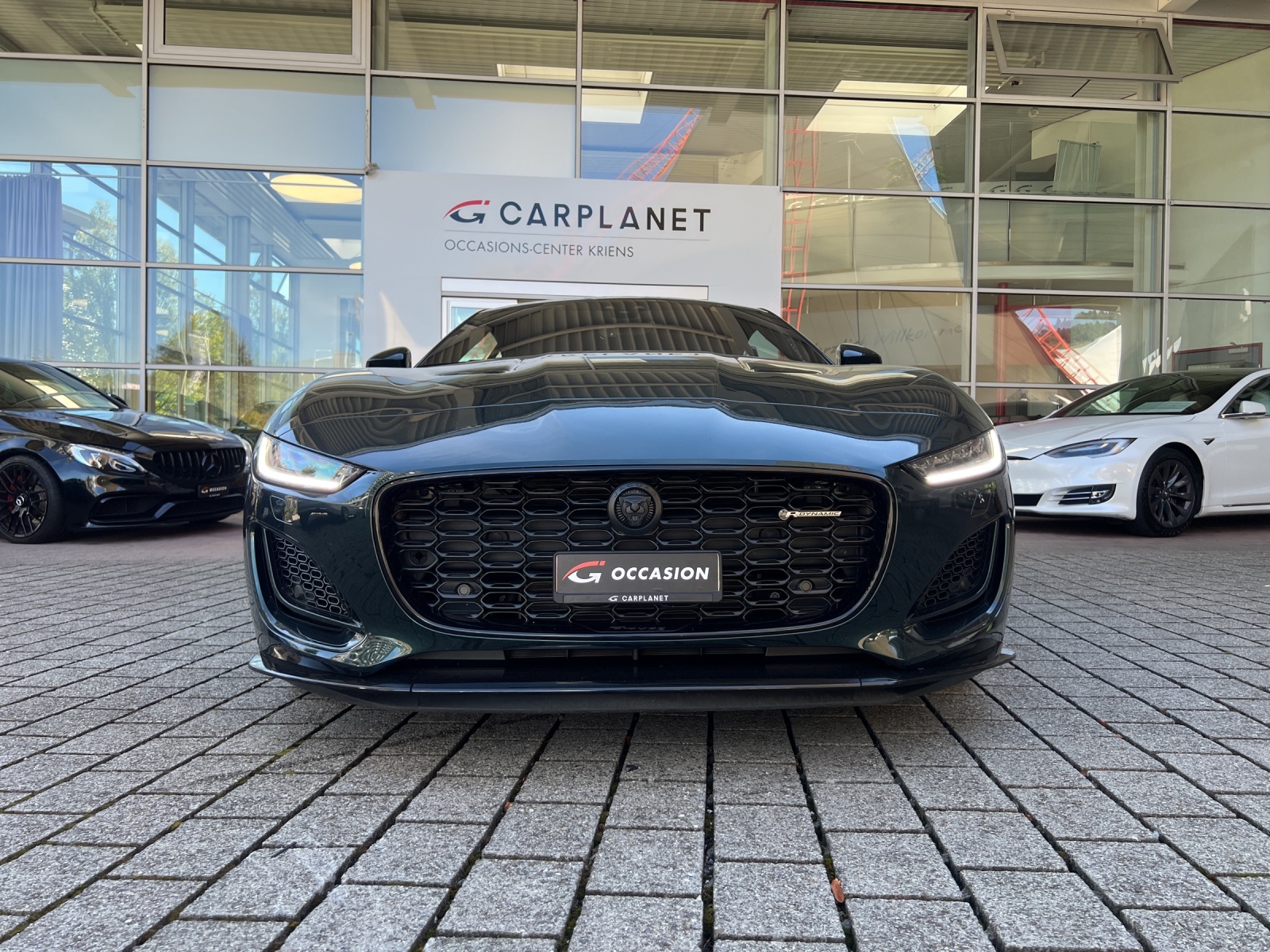 JAGUAR F-Type Coupé 2.0 R-Dynamic Black 300PS-image-21