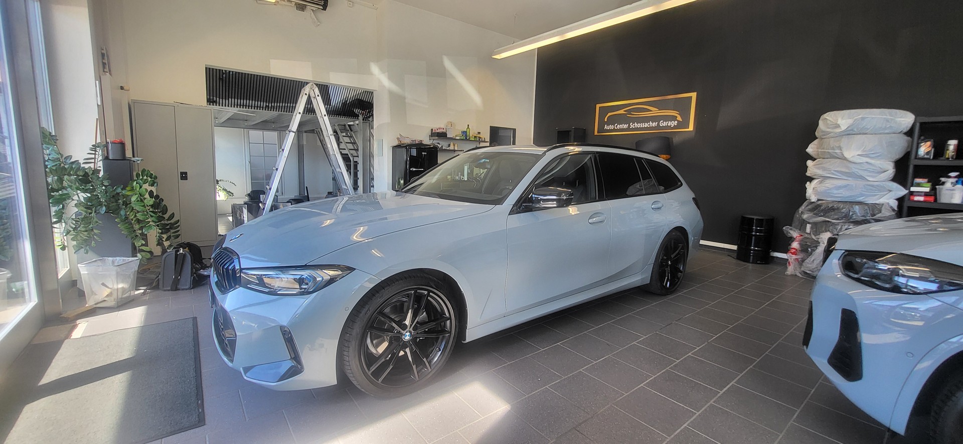 BMW 320d xDrive 48V Touring Steptronic-showroom-element-1