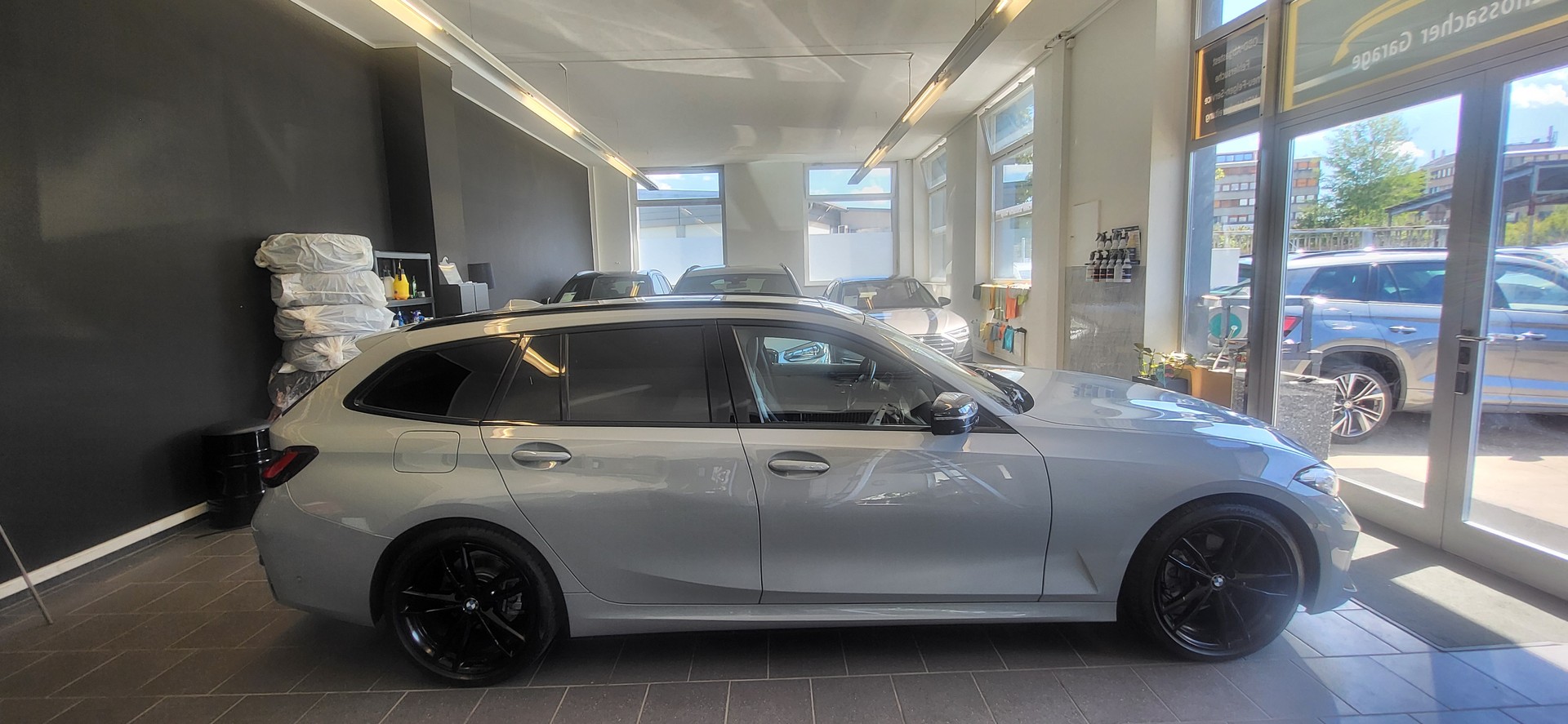 BMW 320d xDrive 48V Touring Steptronic-showroom-element-3