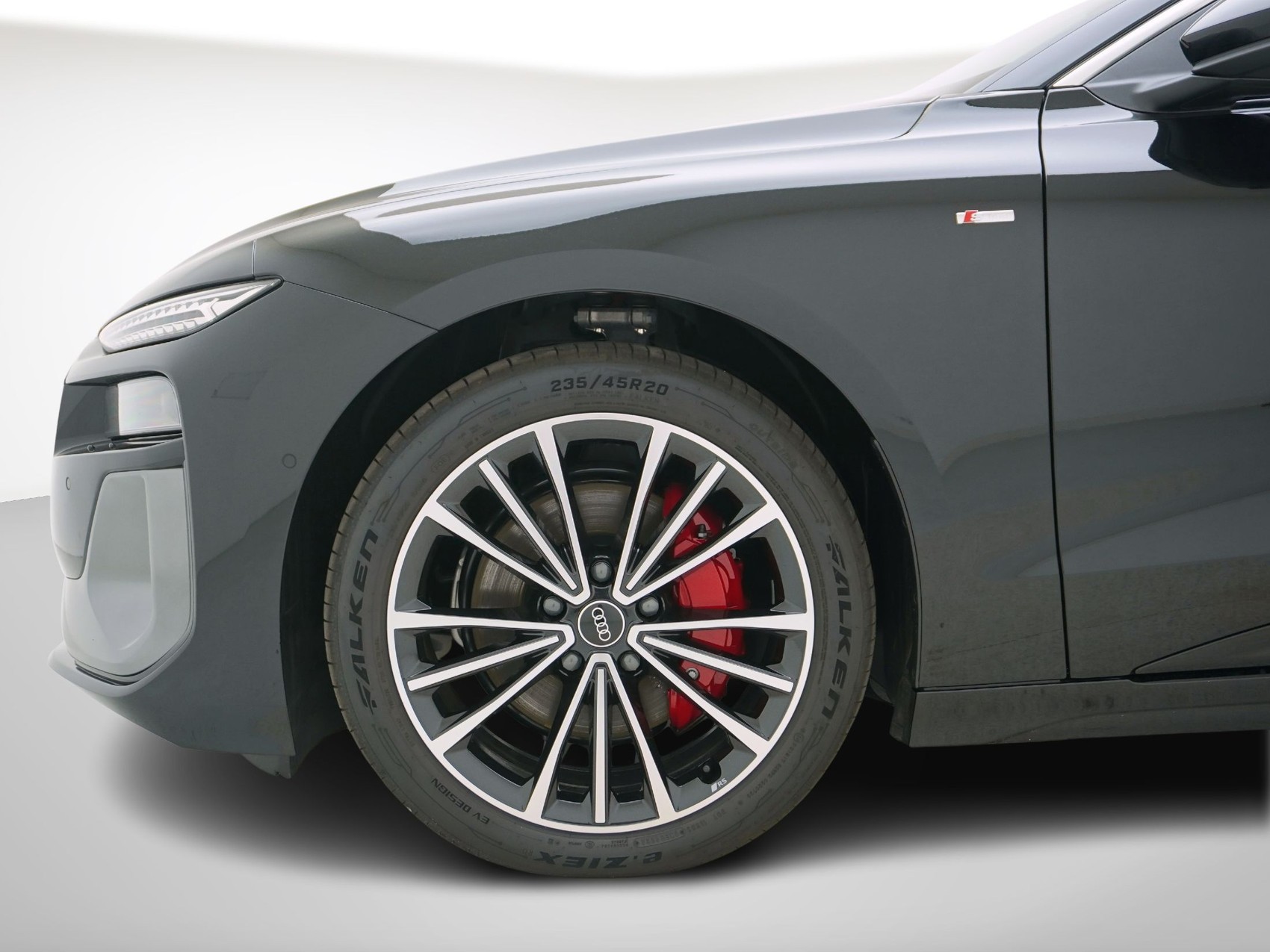 AUDI A6 e-tron Avant Performance S line-image-5