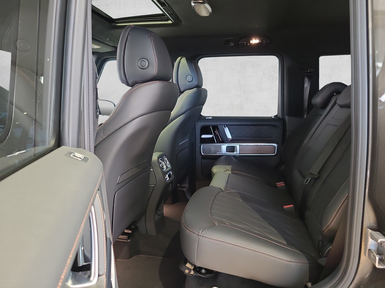 MERCEDES-BENZ G 450 d AMG Line W465-showroom-element-2