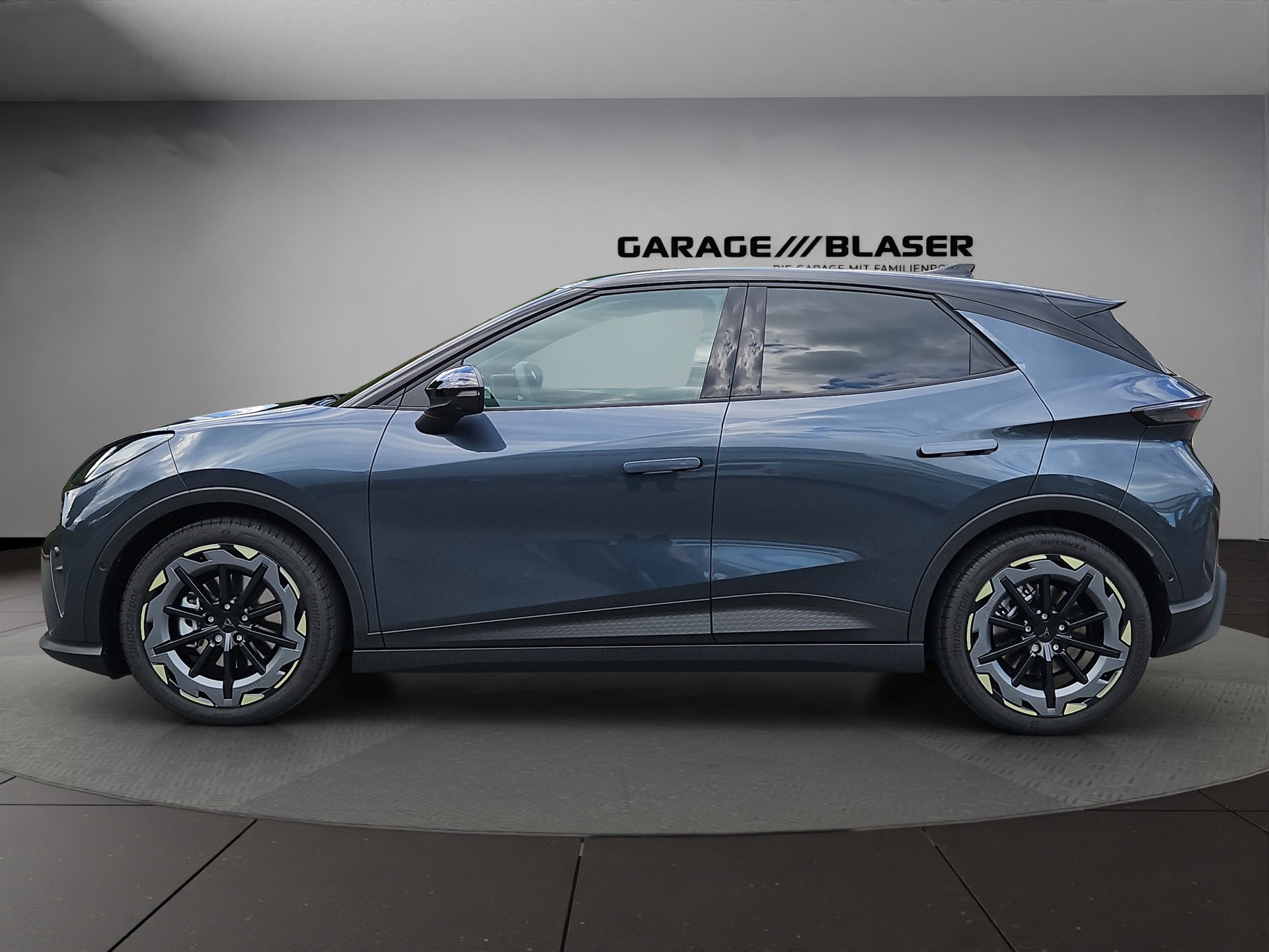 CUPRA Raval 52 kWh VZ Extreme Launch Edition-showroom-element-1