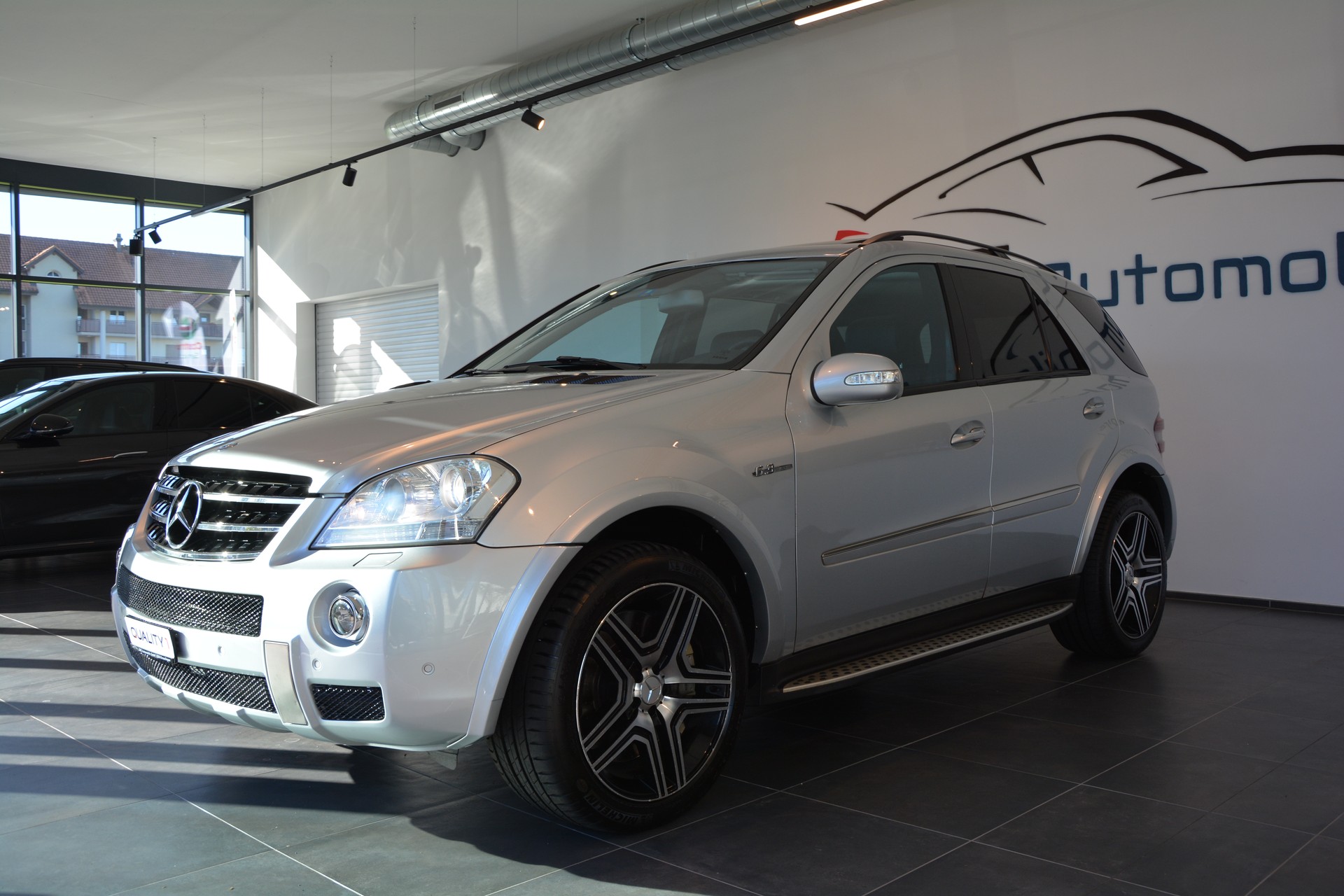 MERCEDES-BENZ ML 63 AMG 4Matic 7G-Tronic-showroom-element-1