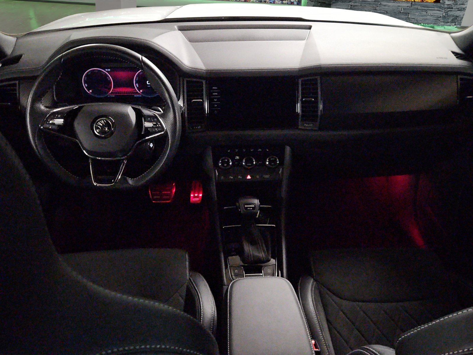SKODA Kodiaq 2.0 TSI 4x4 SportLine-image-7