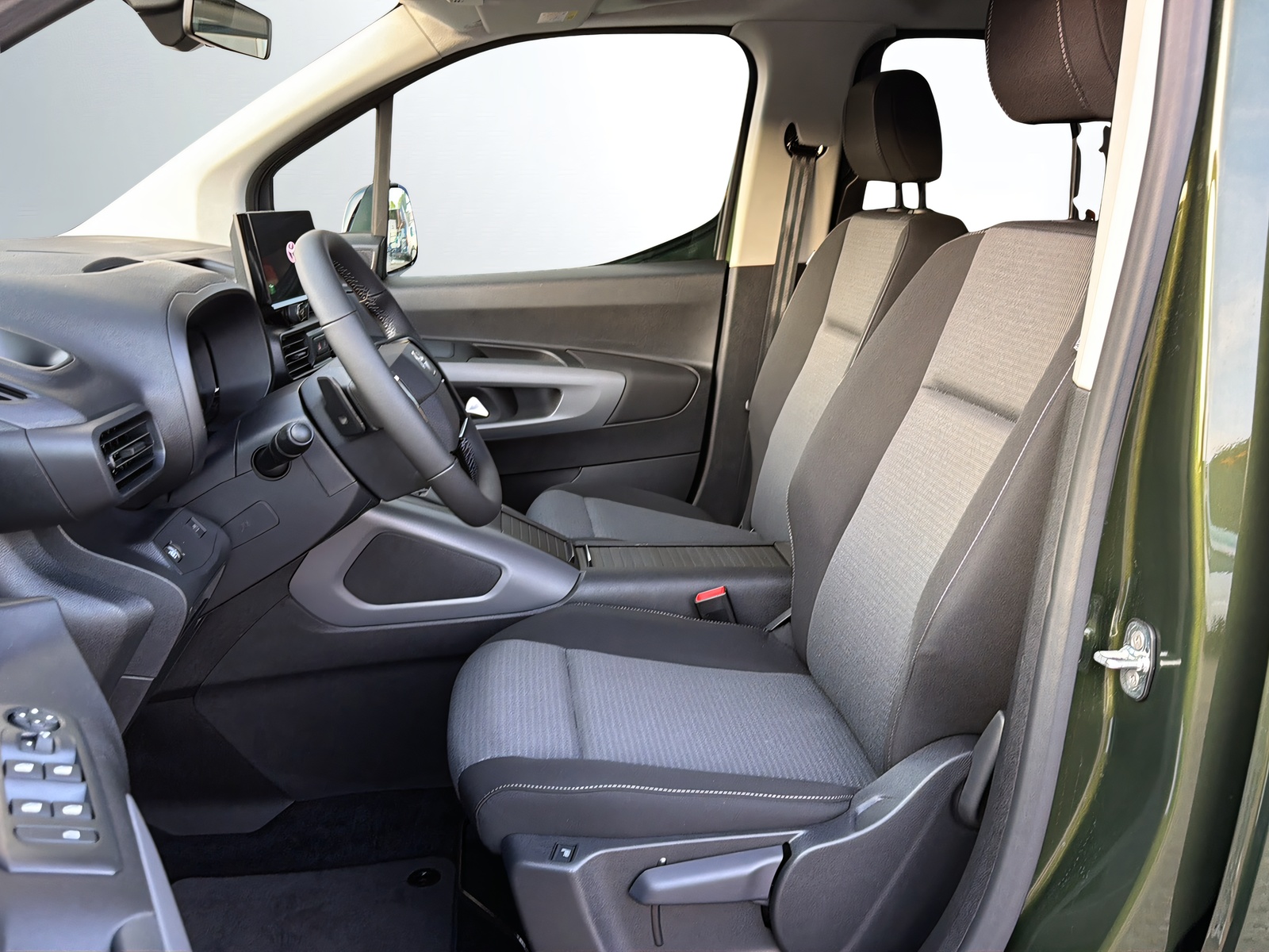 TOYOTA Proace City Verso 1.5 Trend Long-showroom-element-3