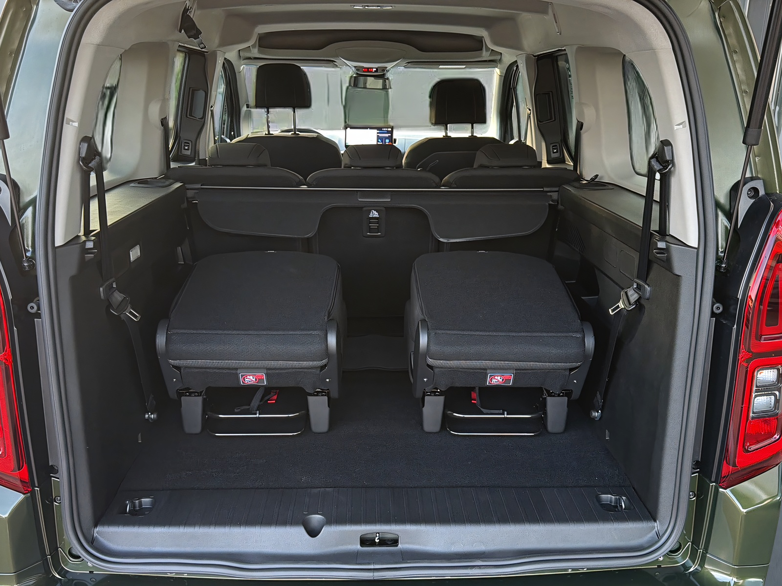 TOYOTA Proace City Verso 1.5 Trend Long-image-12