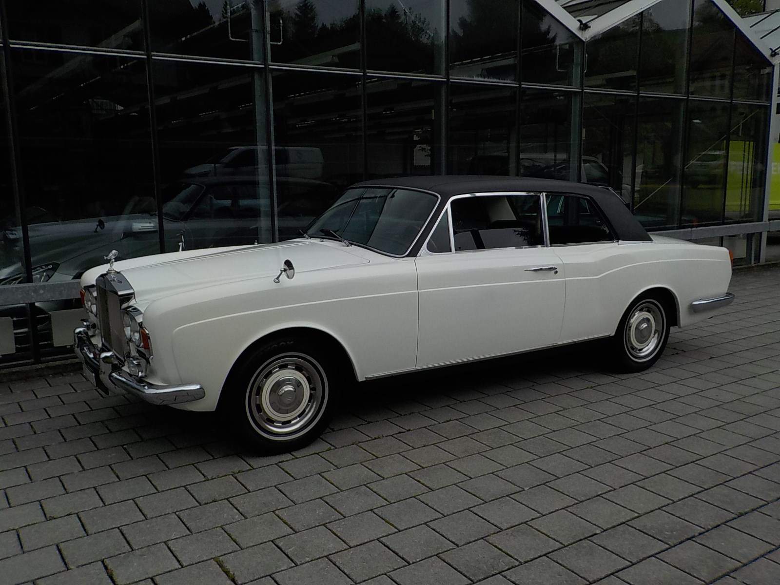 ROLLS-ROYCE Silver Shadow two door saloon